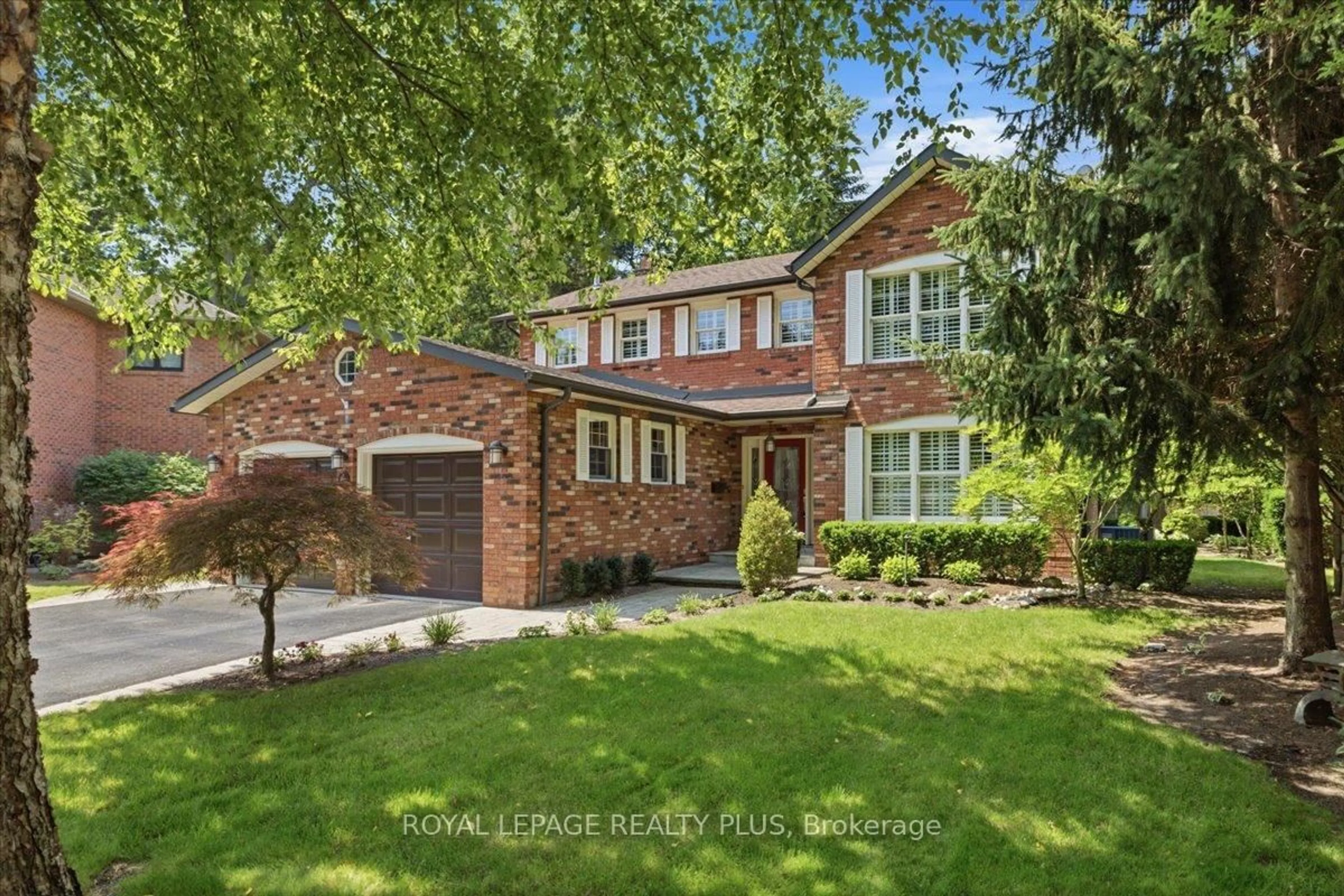 Home with brick exterior material, street for 1054 Veroli Crt, Mississauga Ontario L5H 4B9