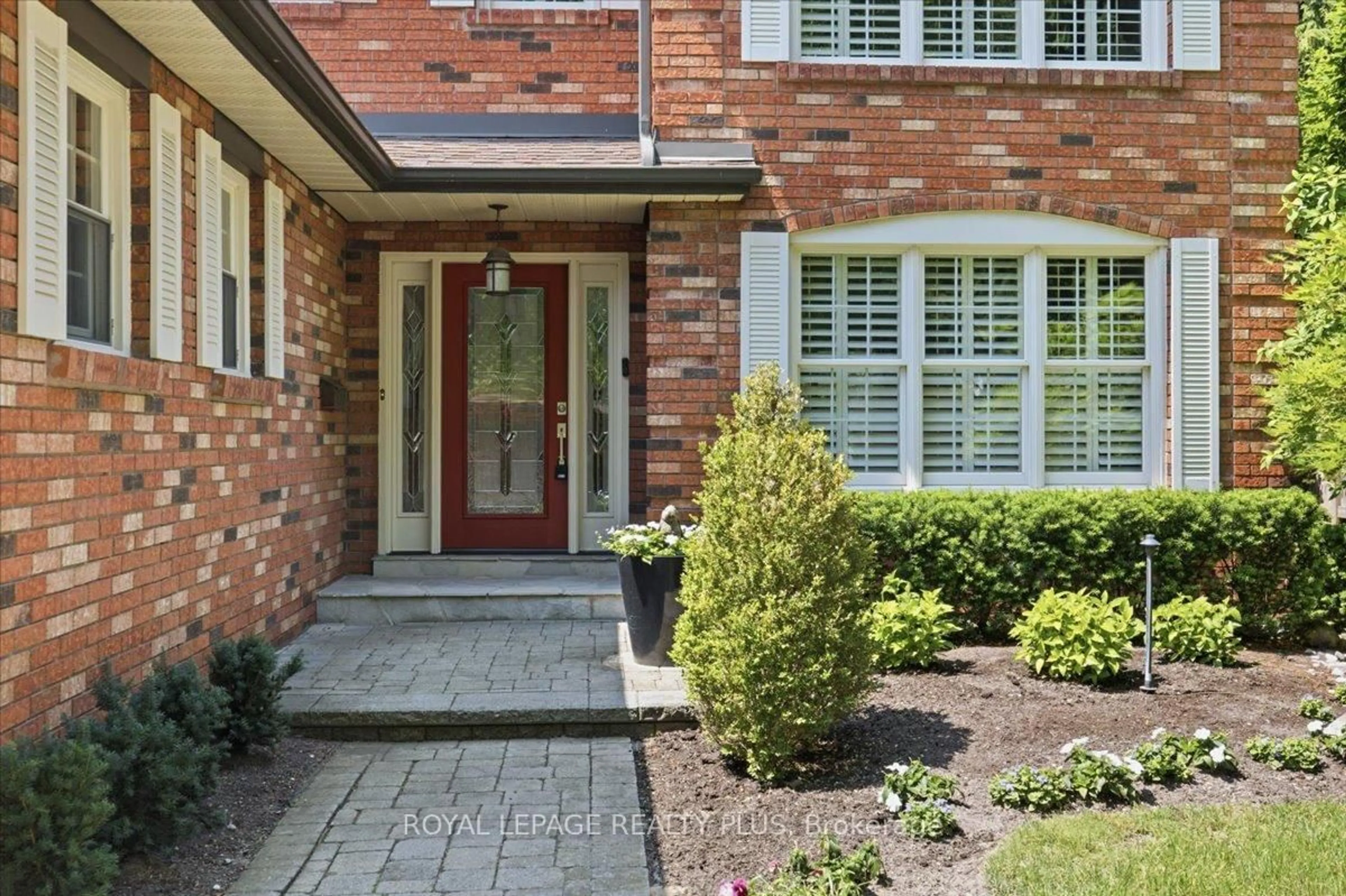Home with brick exterior material, street for 1054 Veroli Crt, Mississauga Ontario L5H 4B9