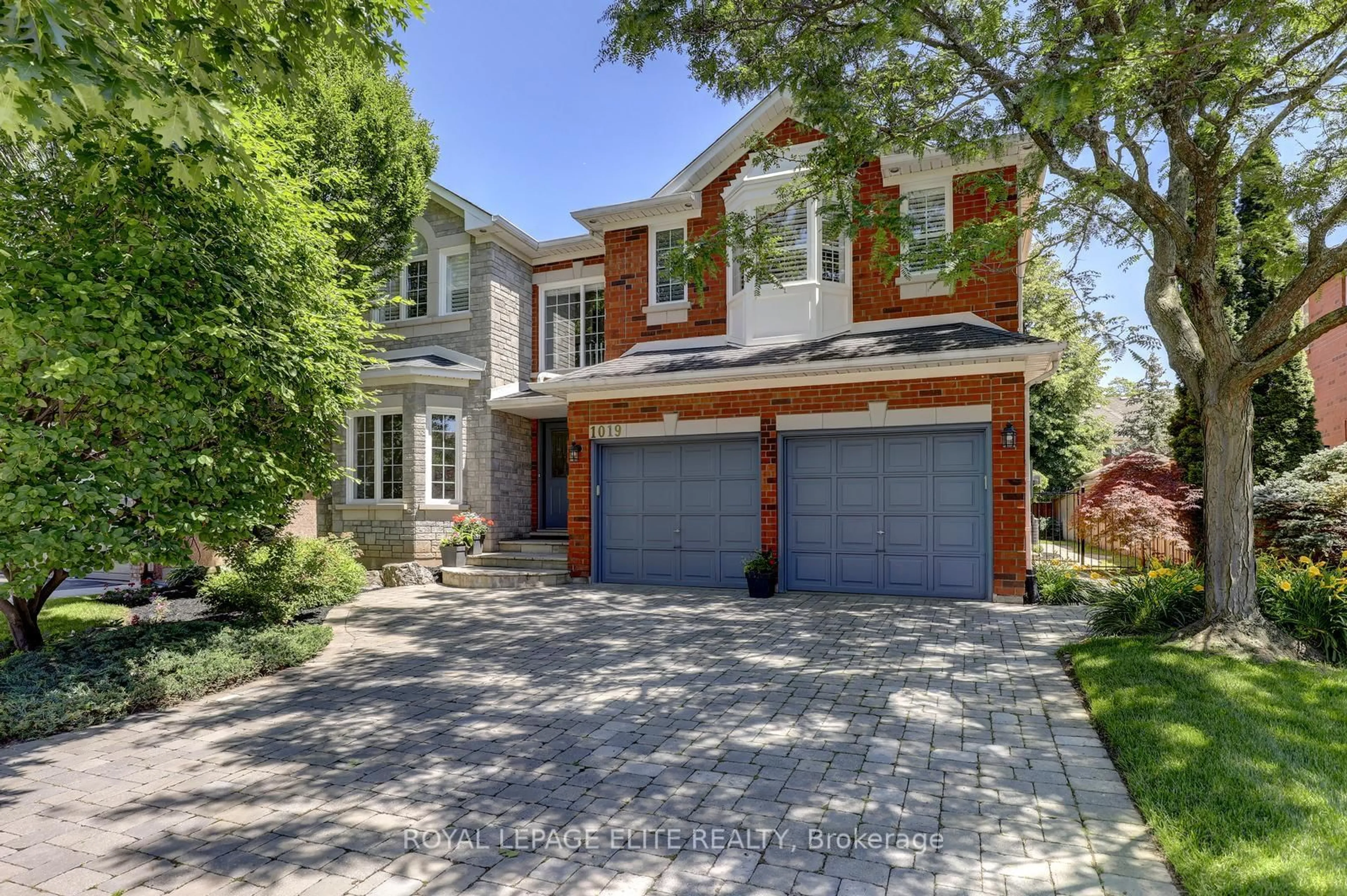 Home with brick exterior material, street for 1019 Skyvalley Cres, Oakville Ontario L6M 3L2