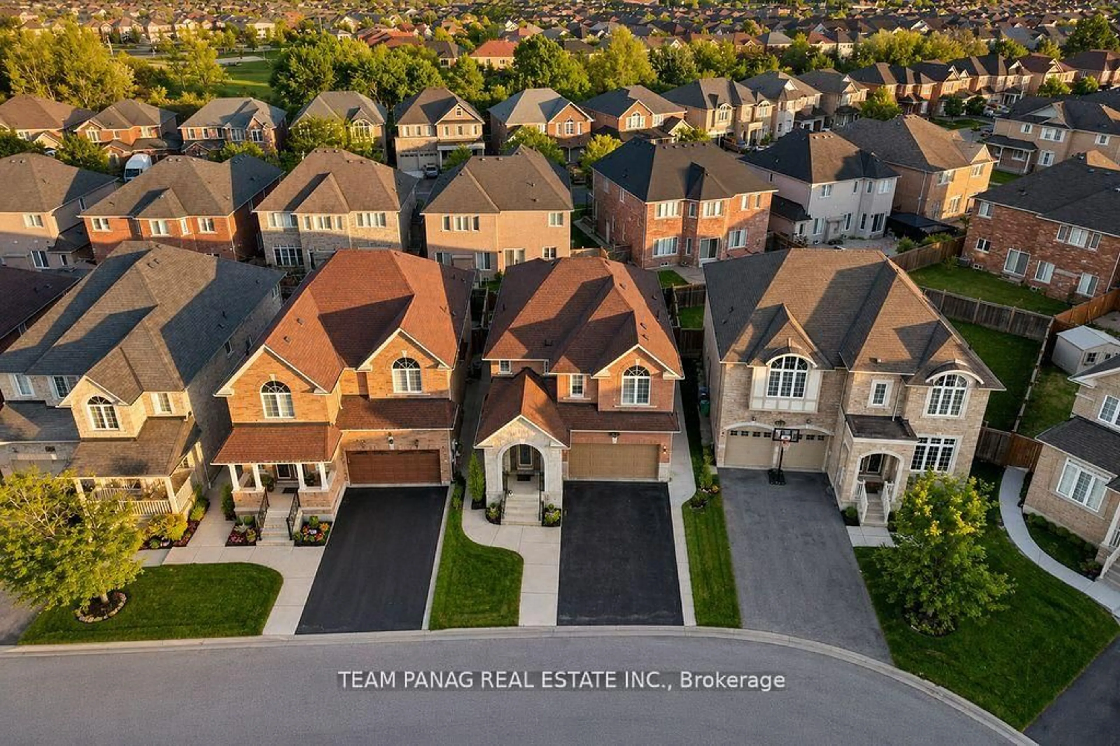 A pic from outside/outdoor area/front of a property/back of a property/a pic from drone, street for 11 Powell Dr, Brampton Ontario L6R 0K9