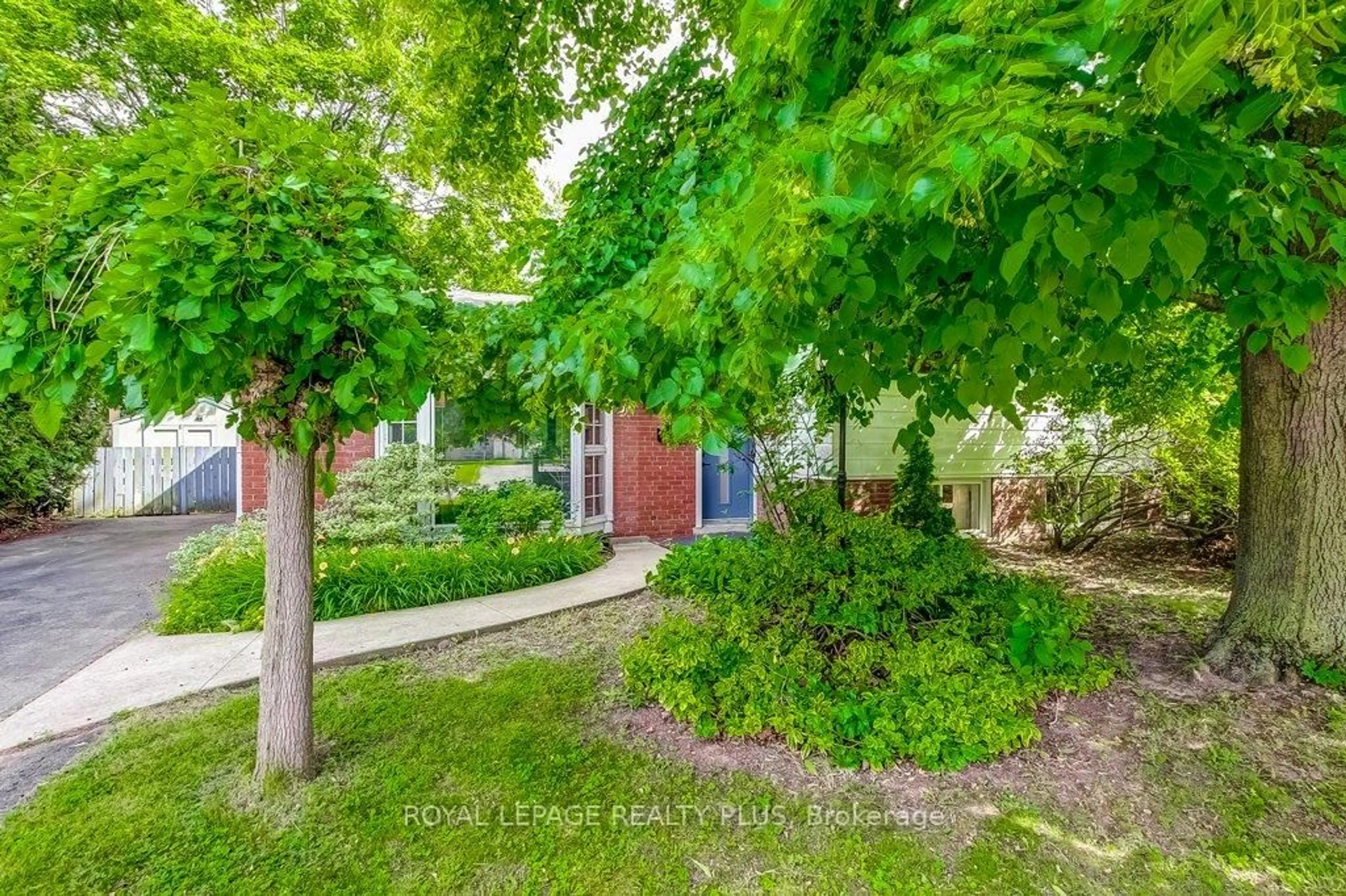Patio, street for 5322 Windermere Dr, Burlington Ontario L7L 3M1