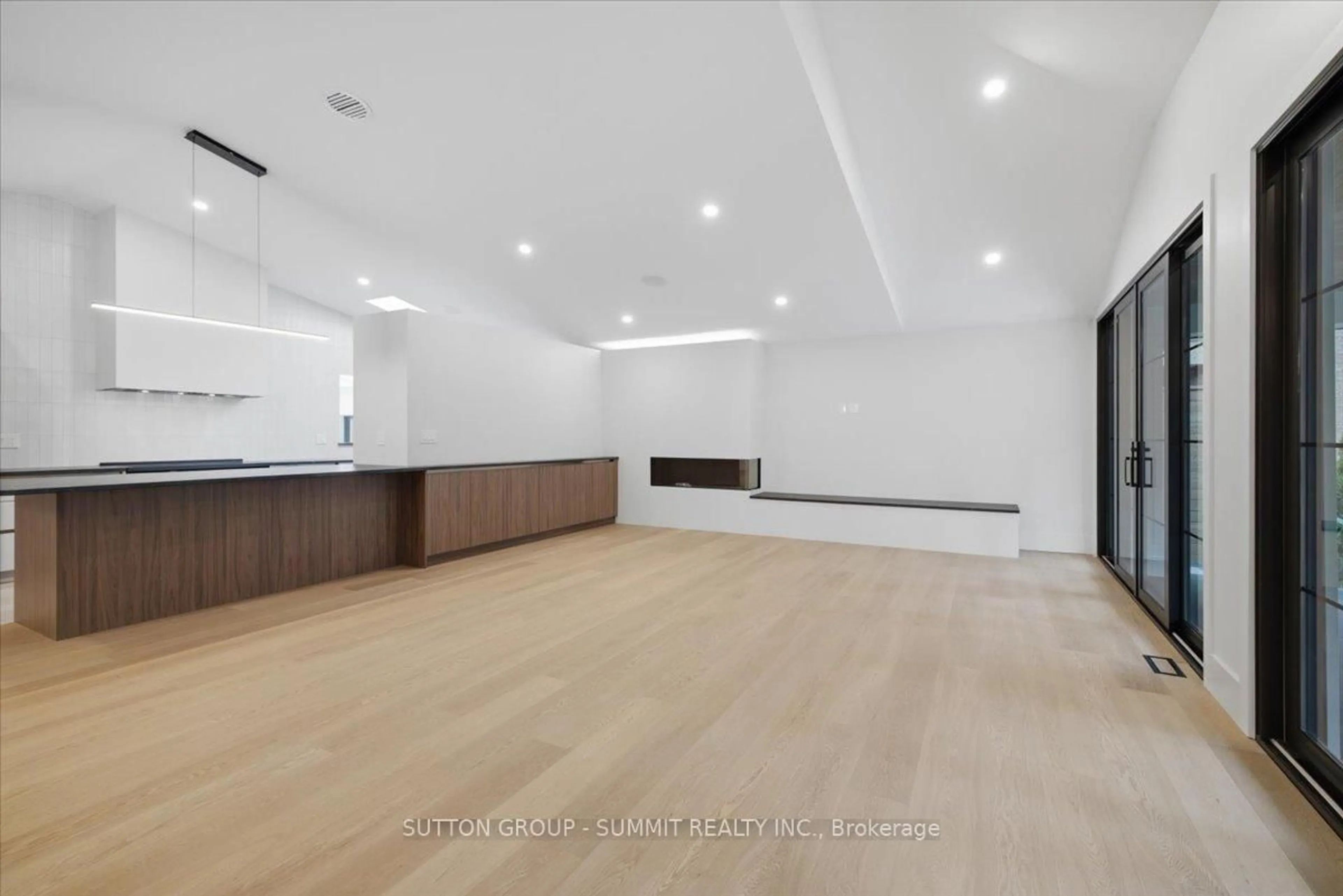 A pic of a room for 160 Allan St, Oakville Ontario L6J 3N7