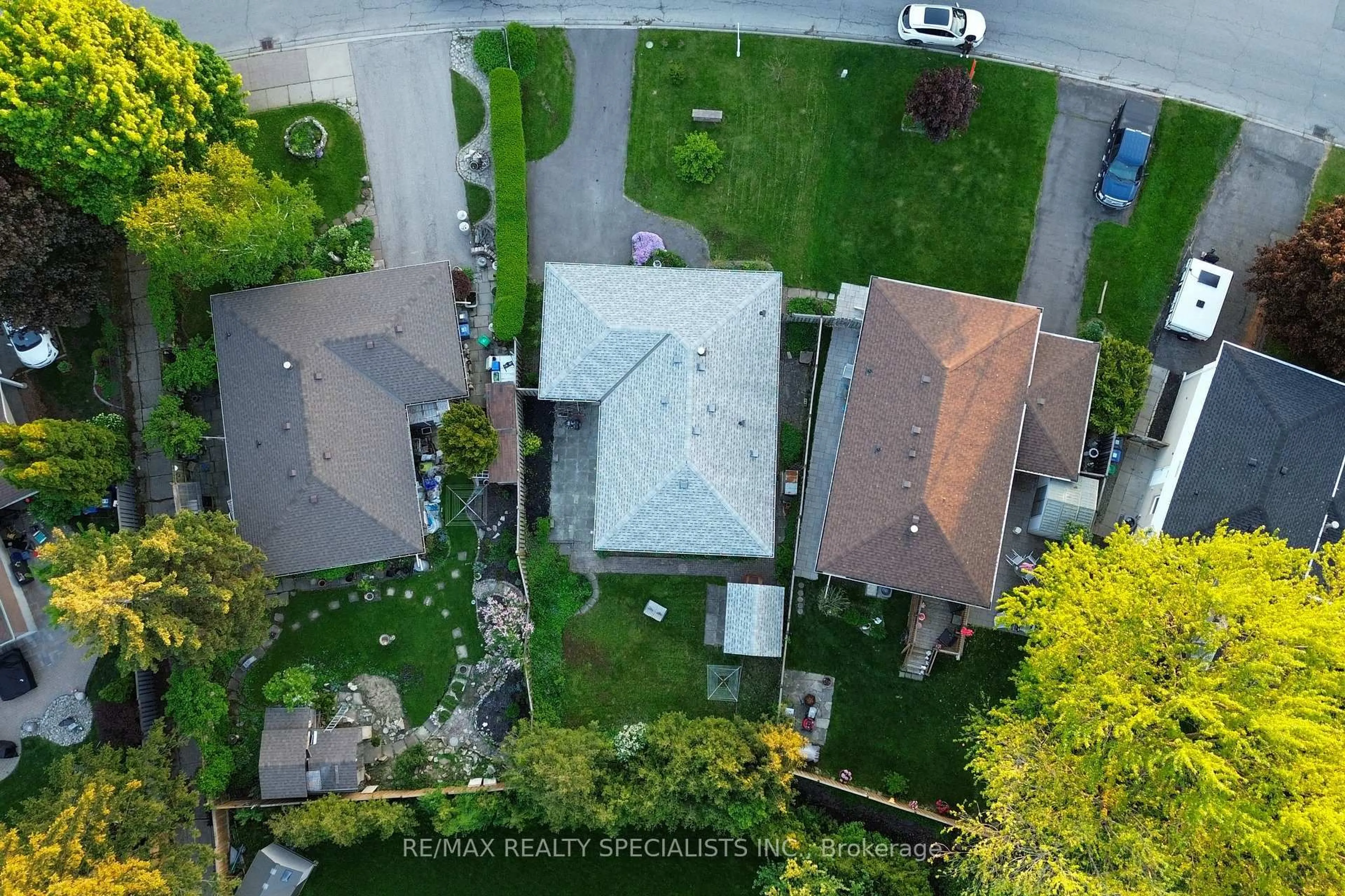 A pic from outside/outdoor area/front of a property/back of a property/a pic from drone, street for 159 Bartley Bull Pkwy, Brampton Ontario L6W 2K1