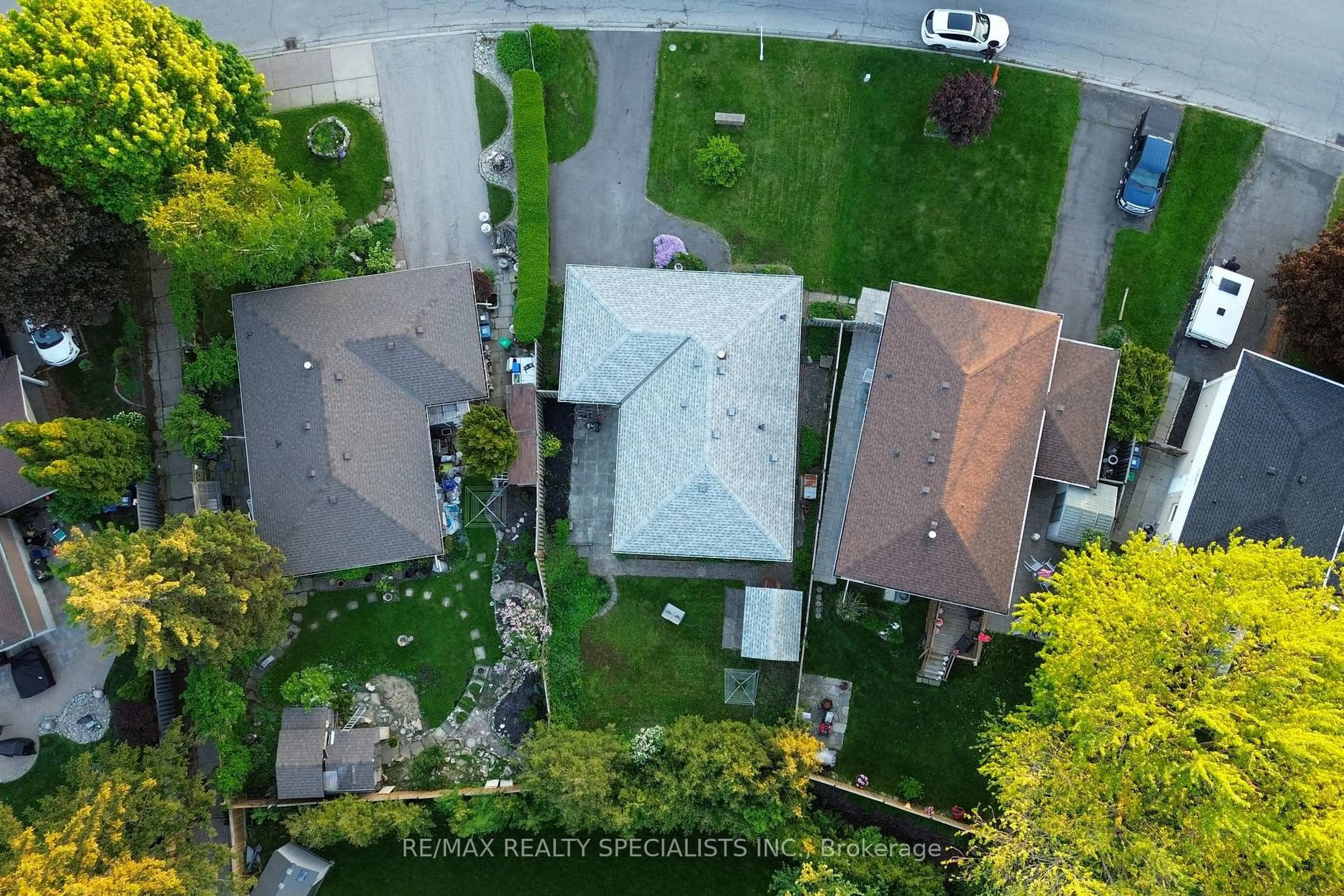 A pic from outside/outdoor area/front of a property/back of a property/a pic from drone, street for 159 Bartley Bull Pkwy, Brampton Ontario L6W 2K1