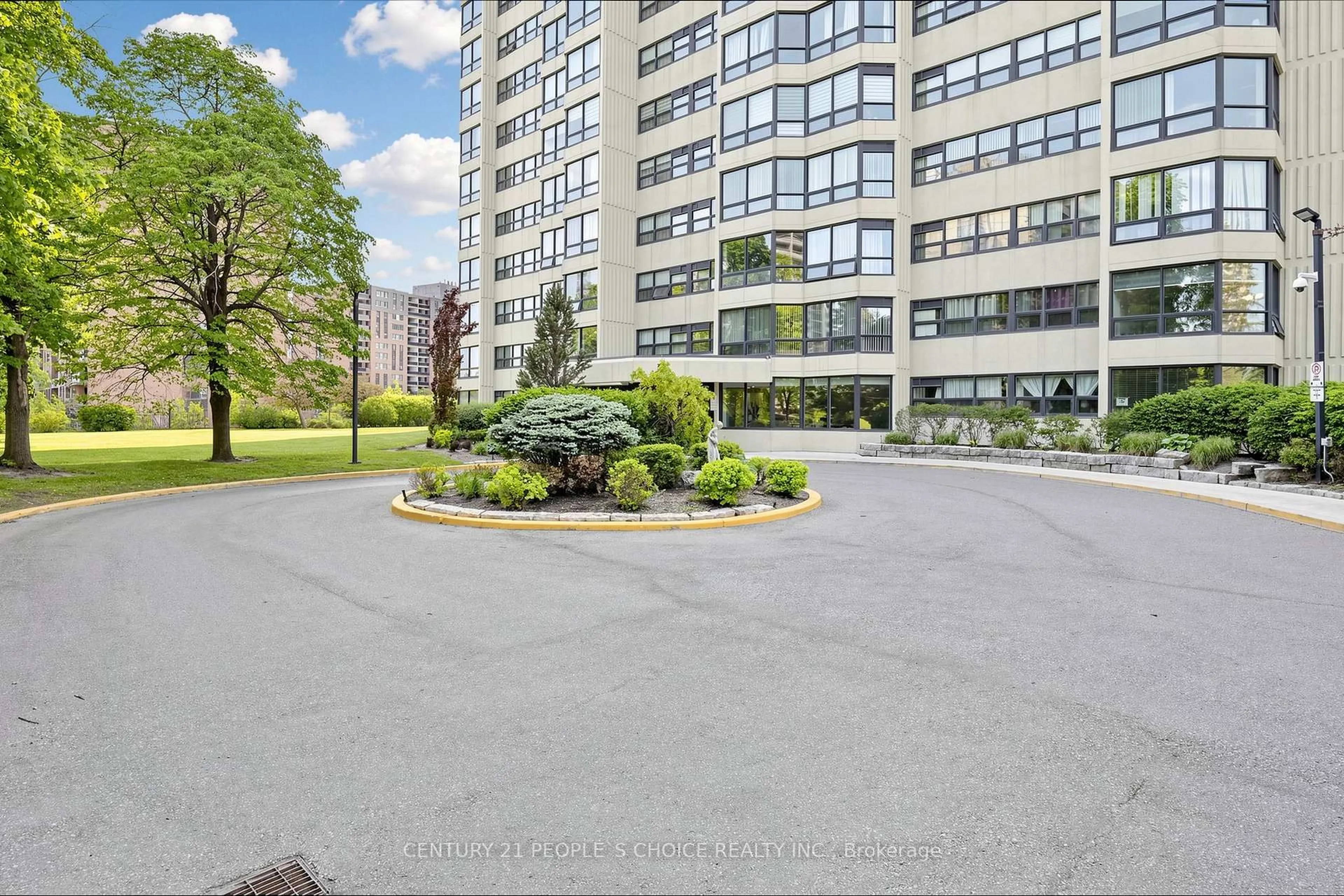 A pic from outside/outdoor area/front of a property/back of a property/a pic from drone, unknown for 8 Lisa St #2207, Brampton Ontario L6T 4S6