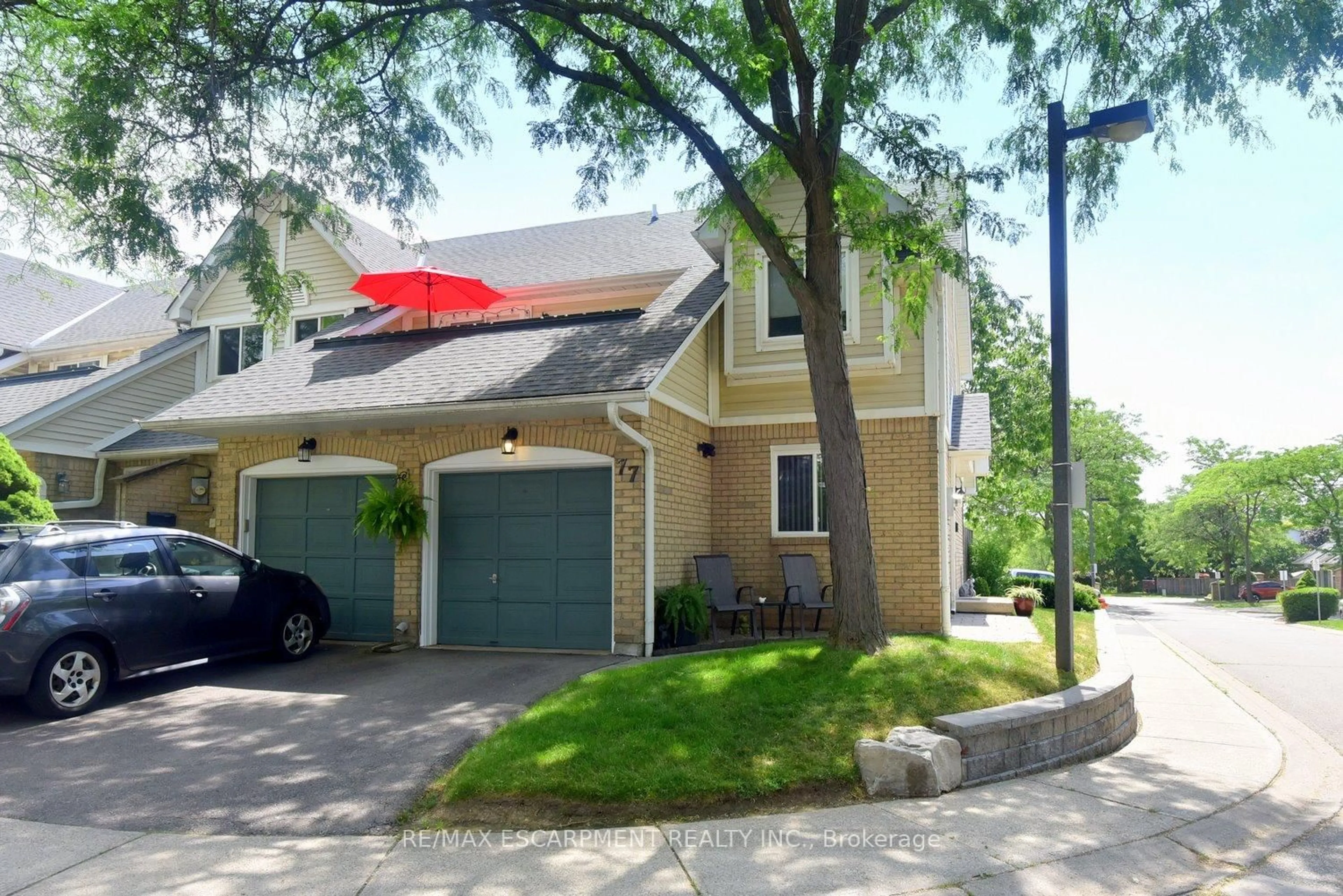 Home with vinyl exterior material, street for 2530 Northampton Blvd #77, Burlington Ontario L7M 4B4