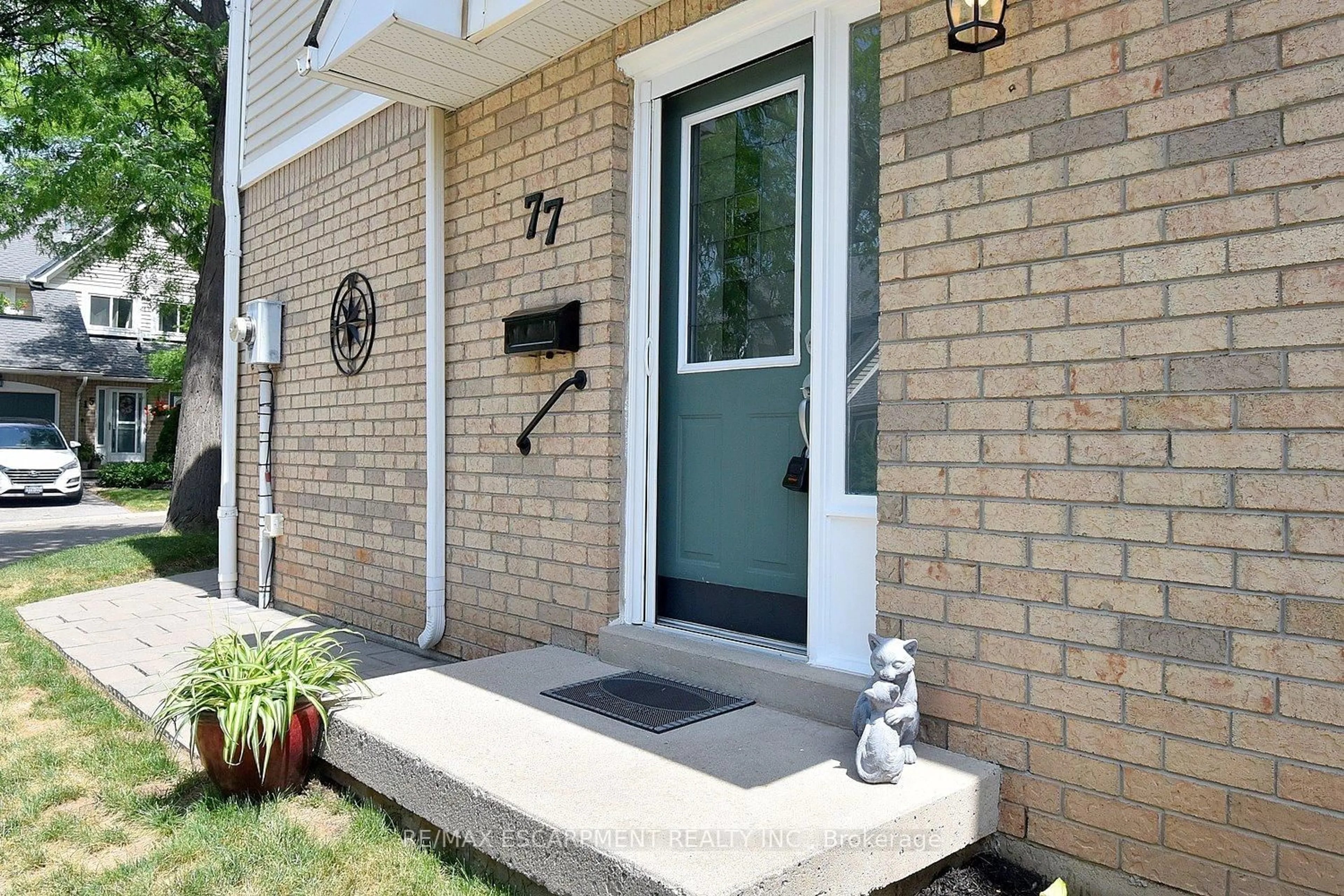 Indoor entryway for 2530 Northampton Blvd #77, Burlington Ontario L7M 4B4
