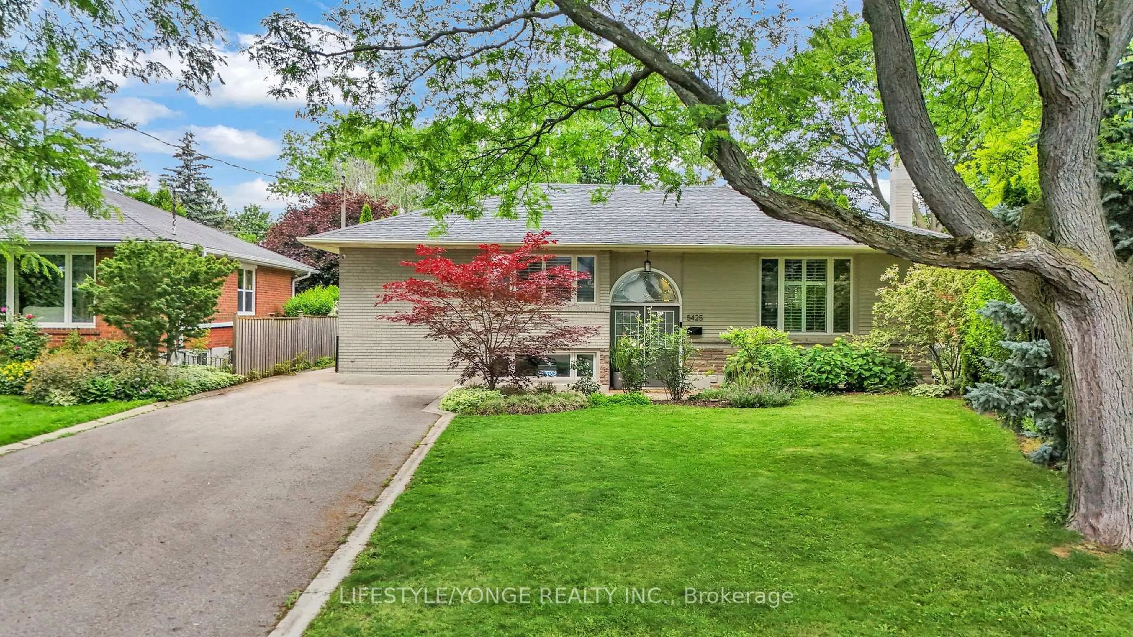 Home with brick exterior material, street for 5425 Winston Rd, Burlington Ontario L7L 3B3