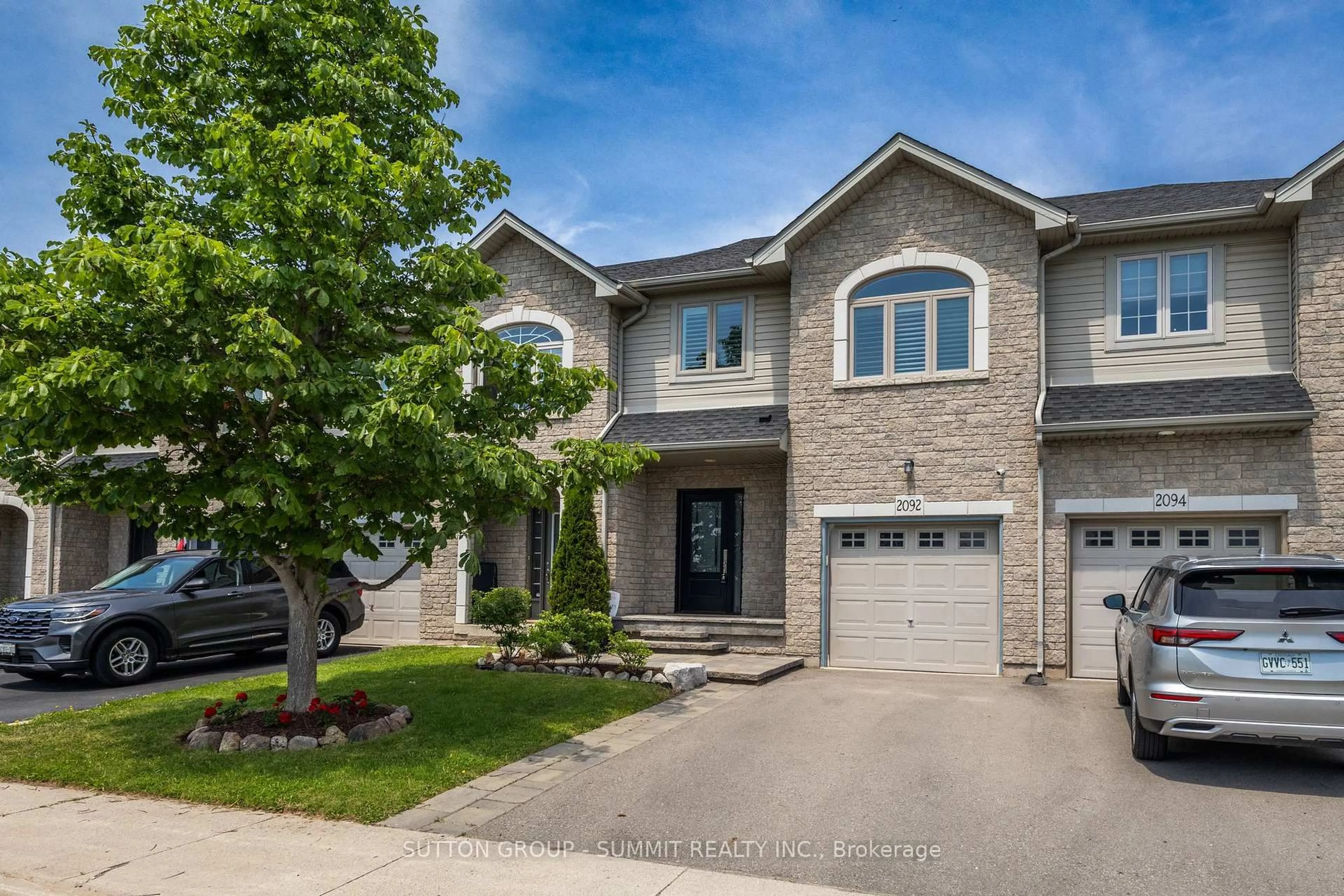 Home with brick exterior material, street for 2092 ENGLISH Cres, Burlington Ontario L7L 7B3