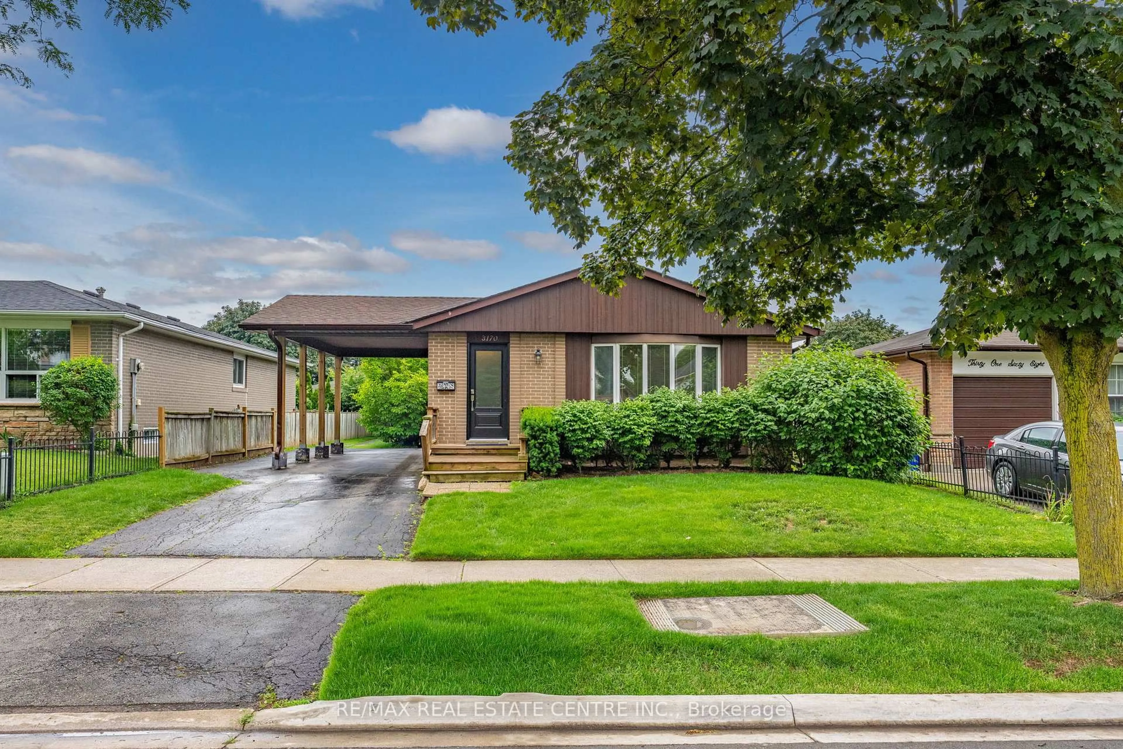 Home with brick exterior material, street for 3170 Palmer Dr, Burlington Ontario L7M 1L4