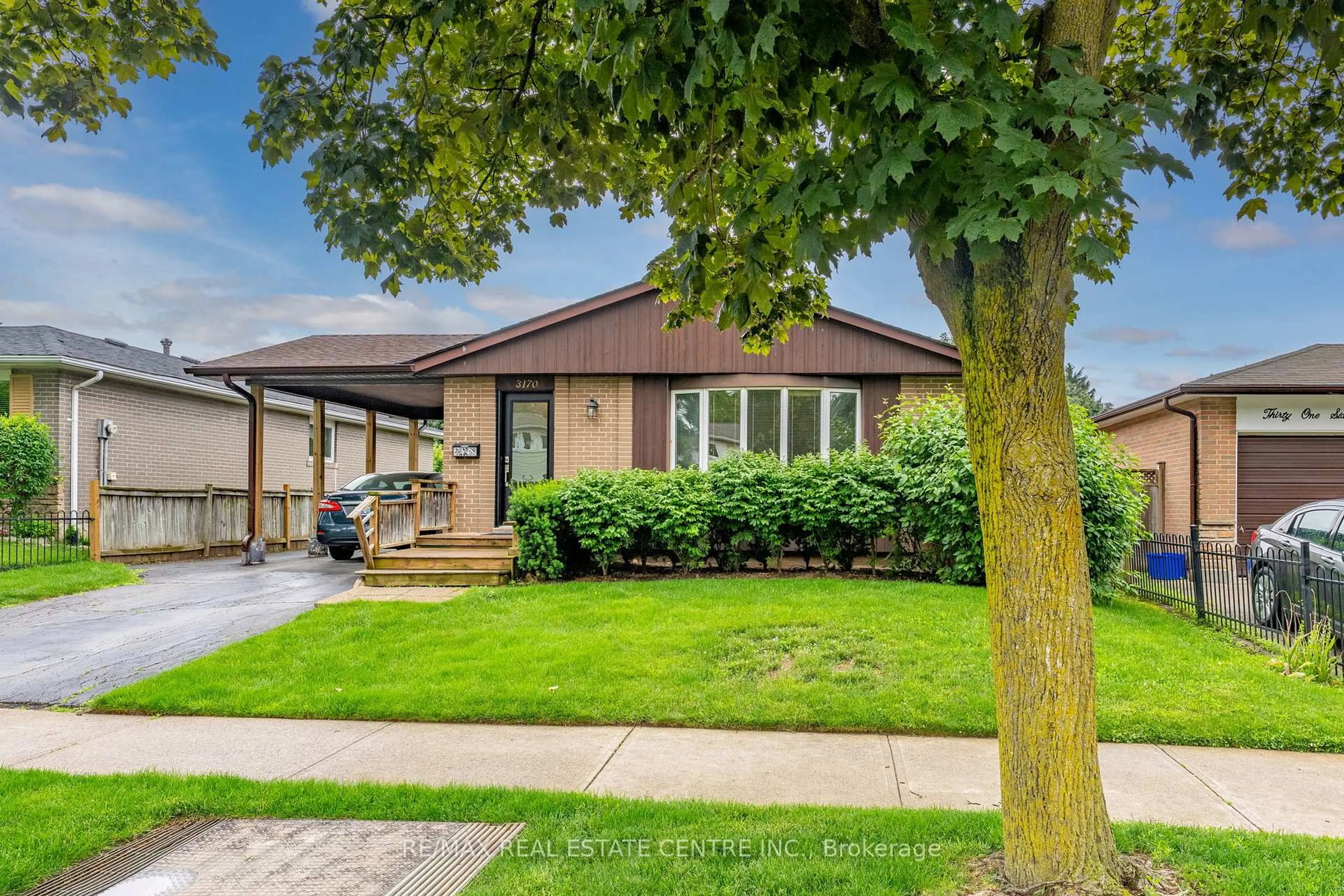 Home with brick exterior material, street for 3170 Palmer Dr, Burlington Ontario L7M 1L4