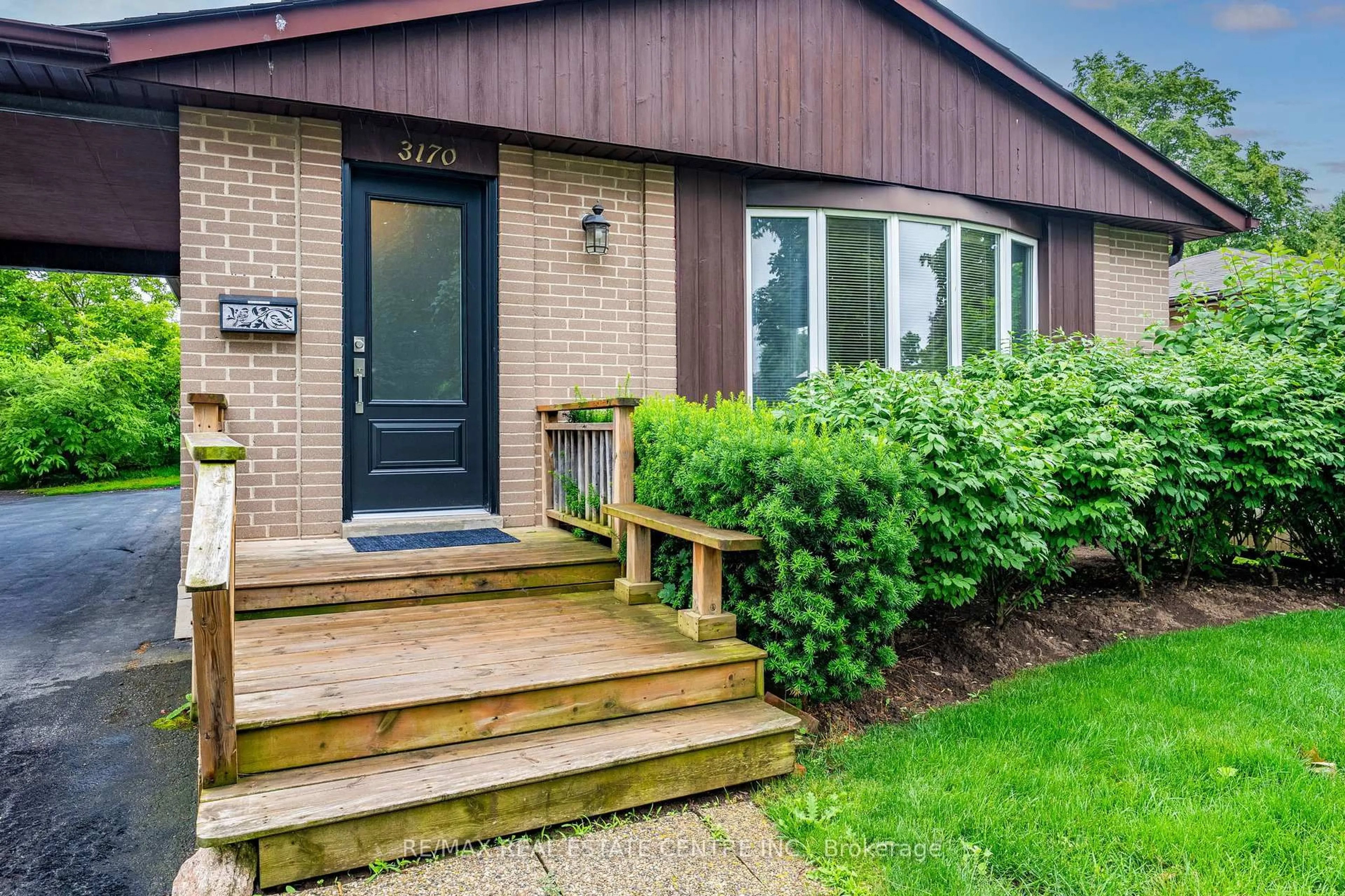 Home with brick exterior material, street for 3170 Palmer Dr, Burlington Ontario L7M 1L4