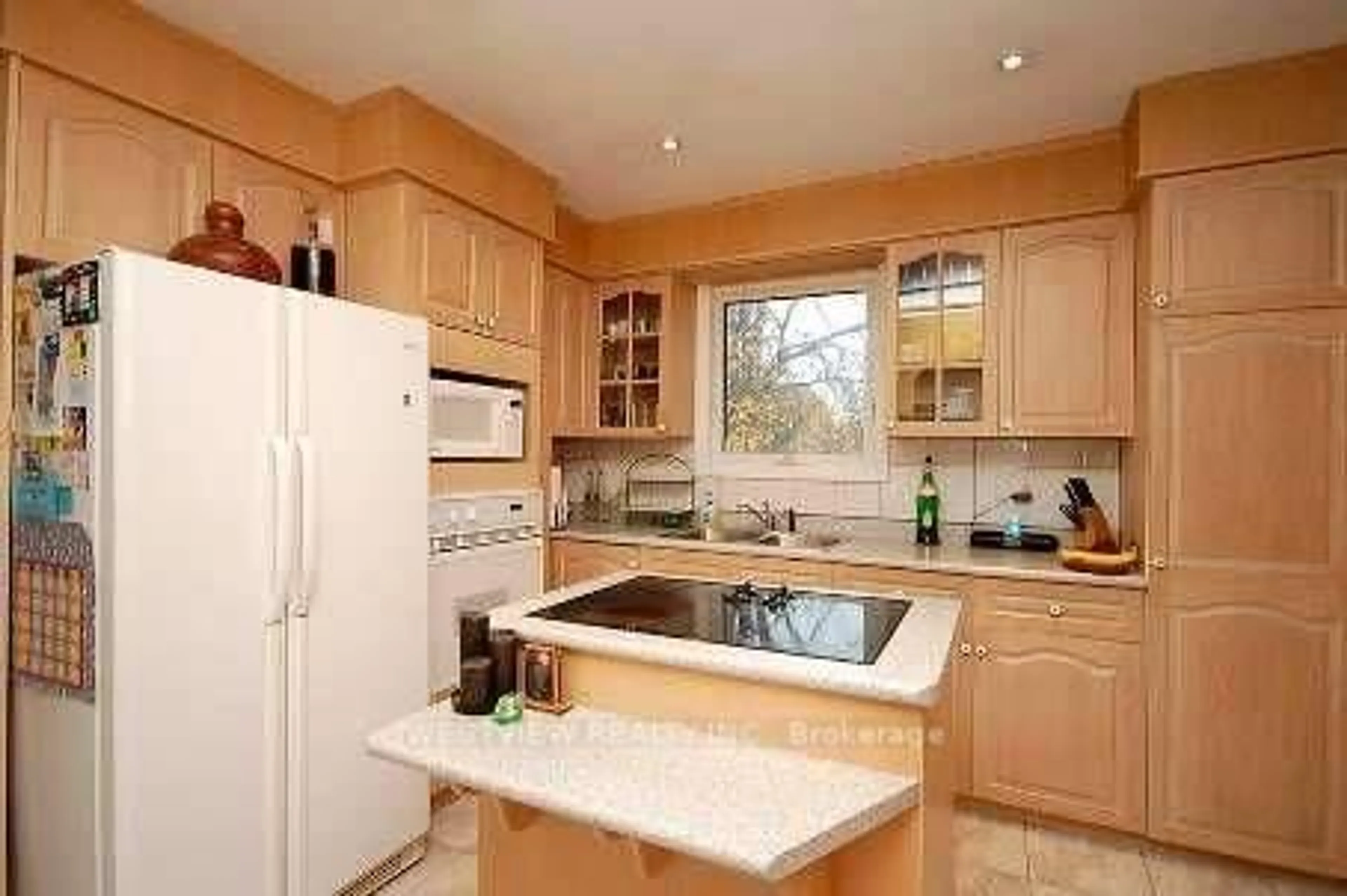 Standard kitchen, unknown for 570 Atwater Ave, Mississauga Ontario L5G 2A6