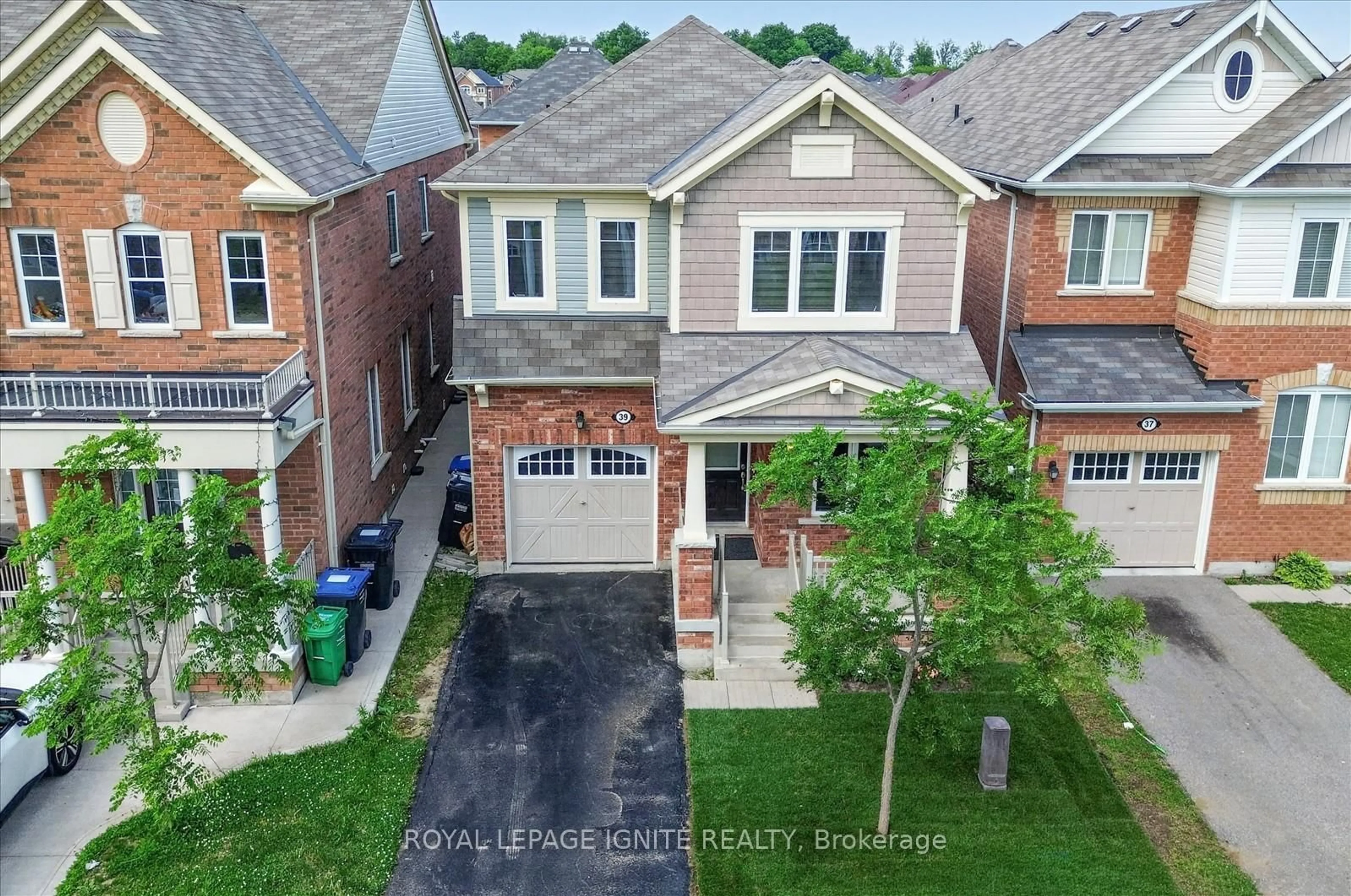 A pic from outside/outdoor area/front of a property/back of a property/a pic from drone, street for 39 Feeder St, Brampton Ontario L7A 4T9