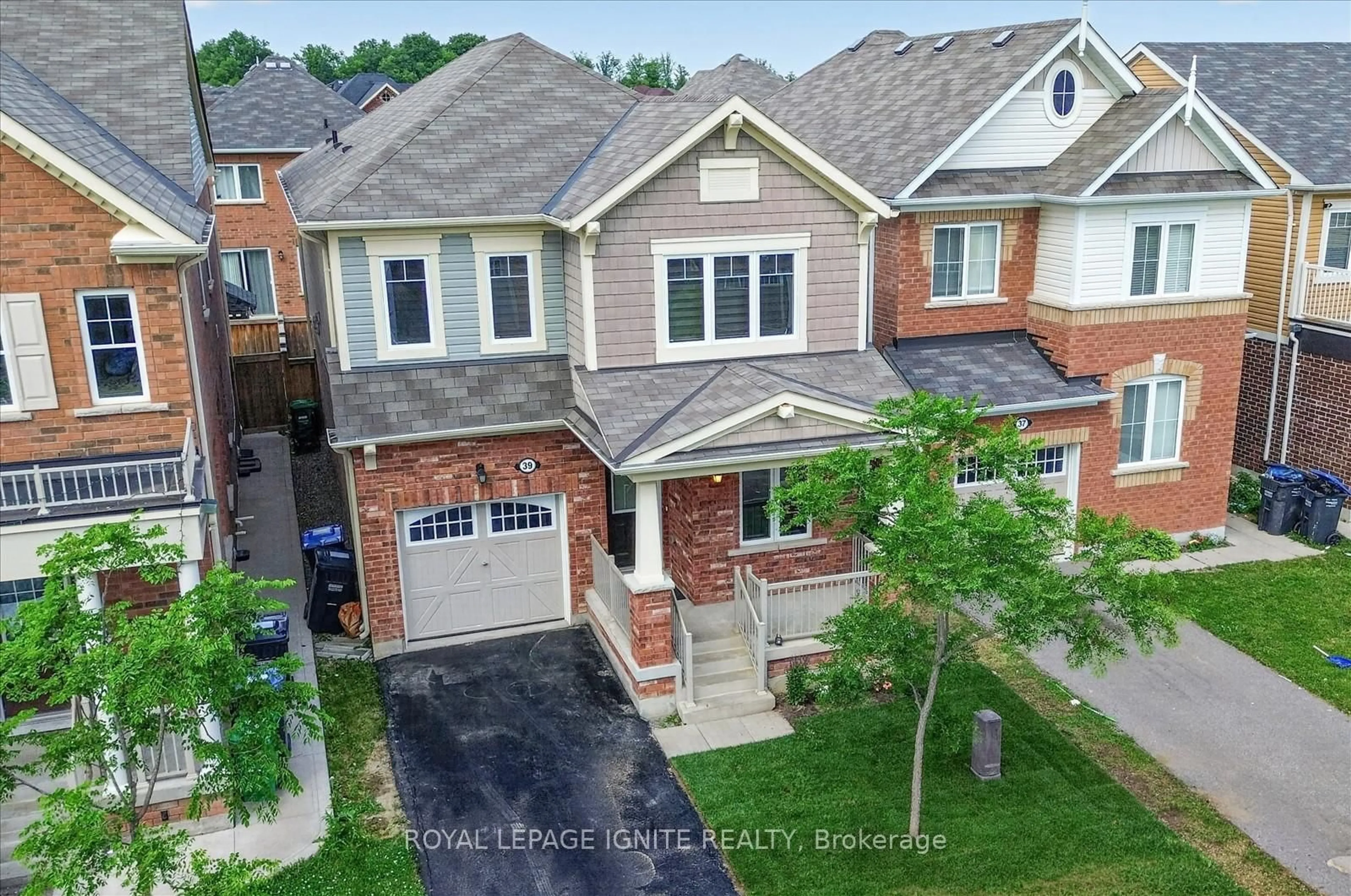 A pic from outside/outdoor area/front of a property/back of a property/a pic from drone, street for 39 Feeder St, Brampton Ontario L7A 4T9