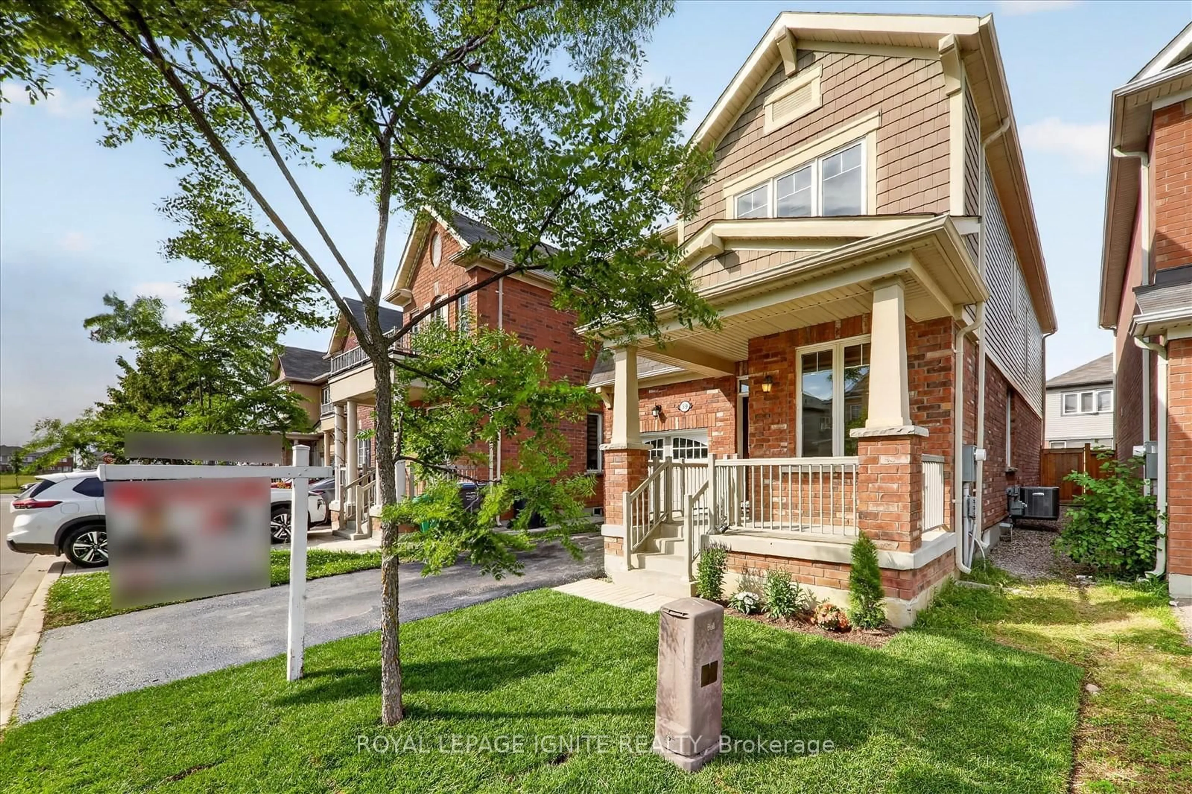 Home with brick exterior material, street for 39 Feeder St, Brampton Ontario L7A 4T9