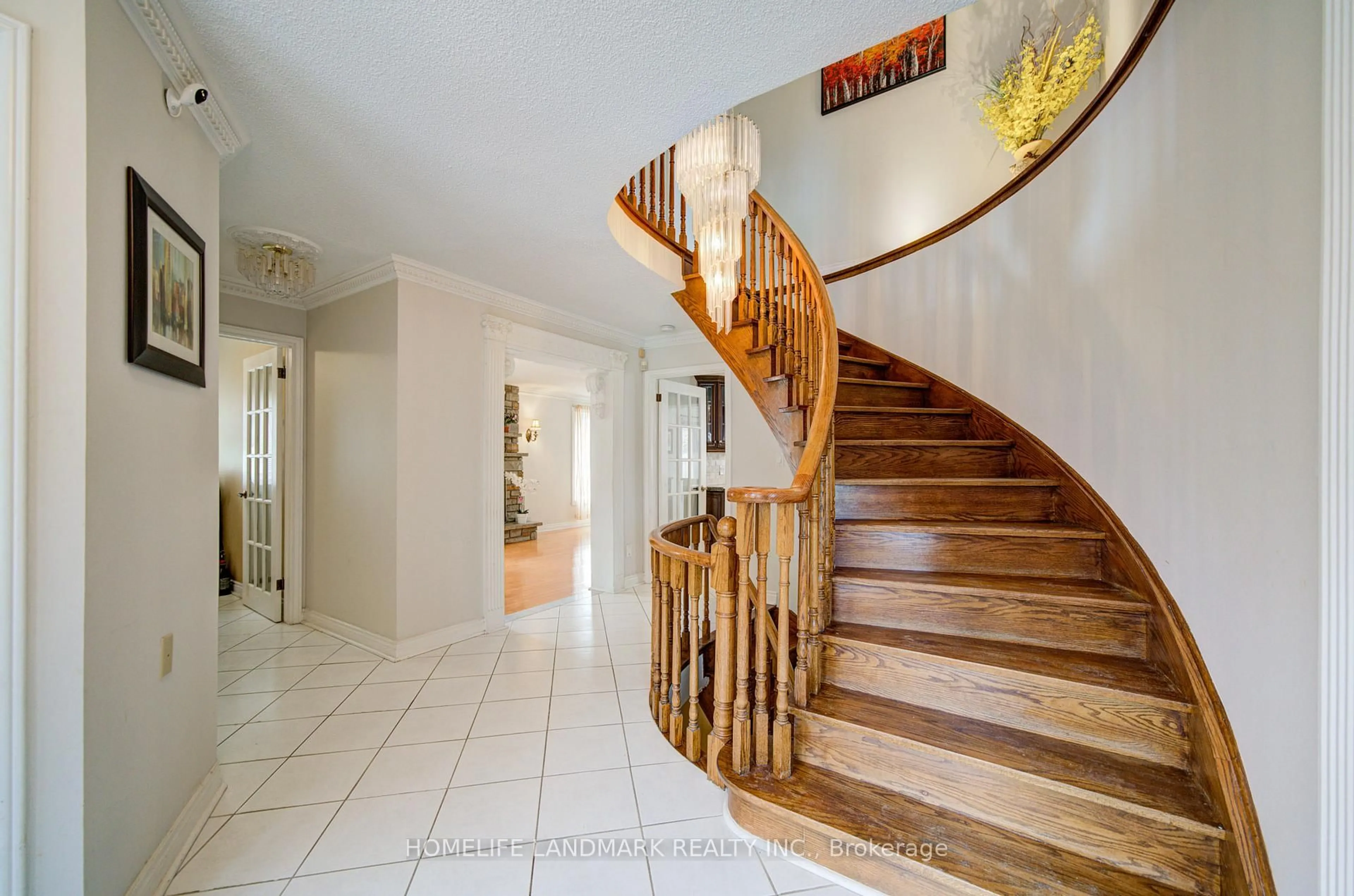 Indoor foyer for 4303 Bridlepath Tr, Mississauga Ontario L5L 3K3