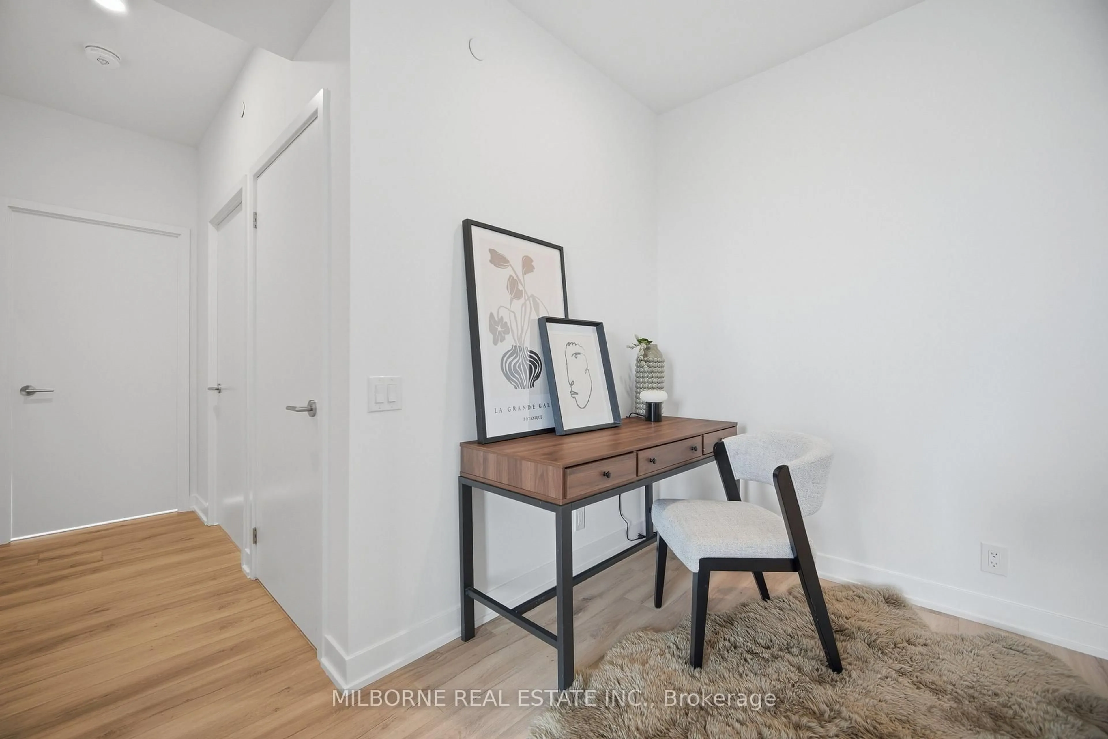 Indoor entryway for 1660 Bloor St #1002, Toronto Ontario M6P 1A8