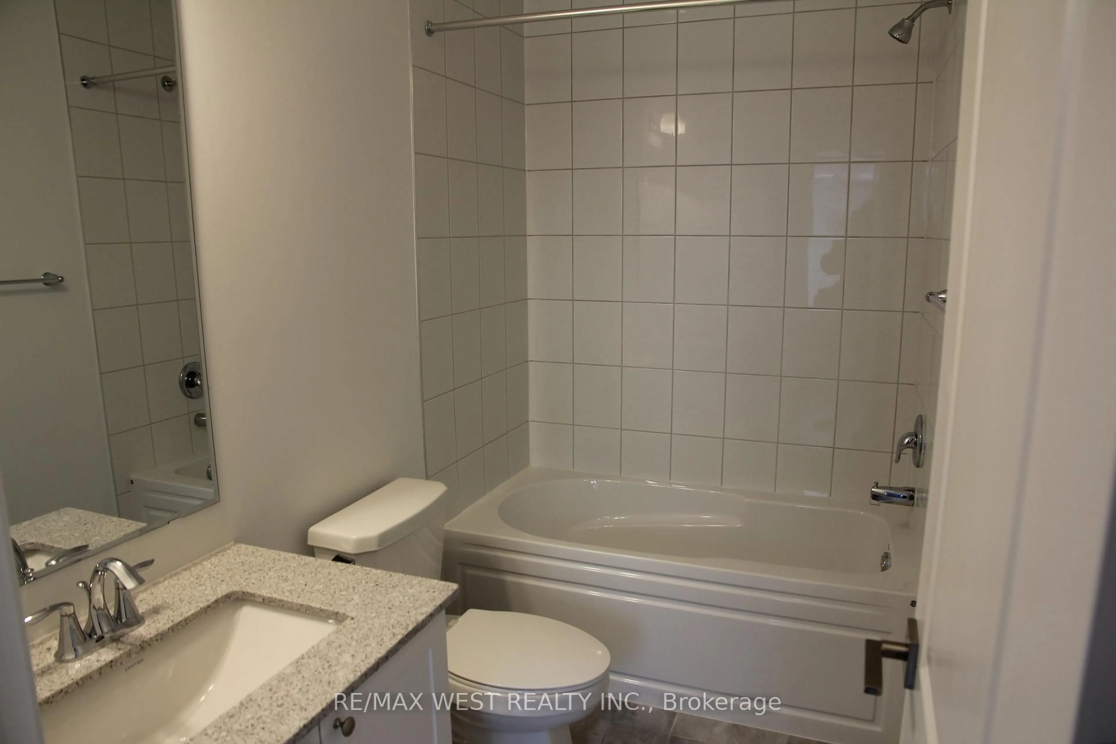 Standard bathroom, ceramic/tile floor for 4124 Raybria Way, Mississauga Ontario L5M 2S8