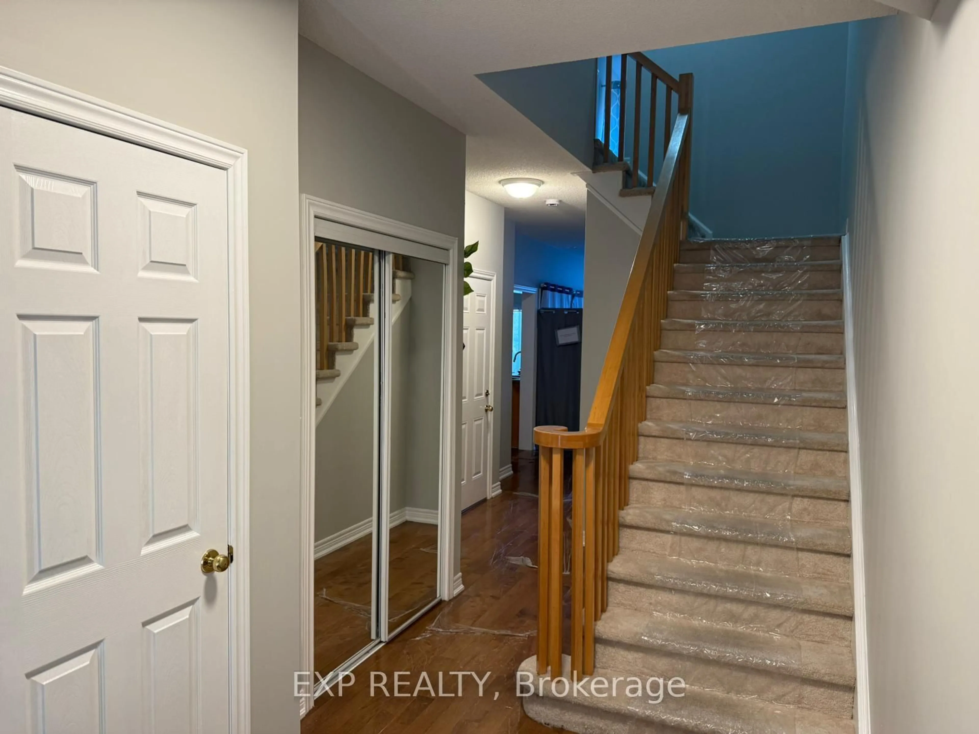 Indoor entryway for 5066 Mercer Common, Burlington Ontario L7L 0A4