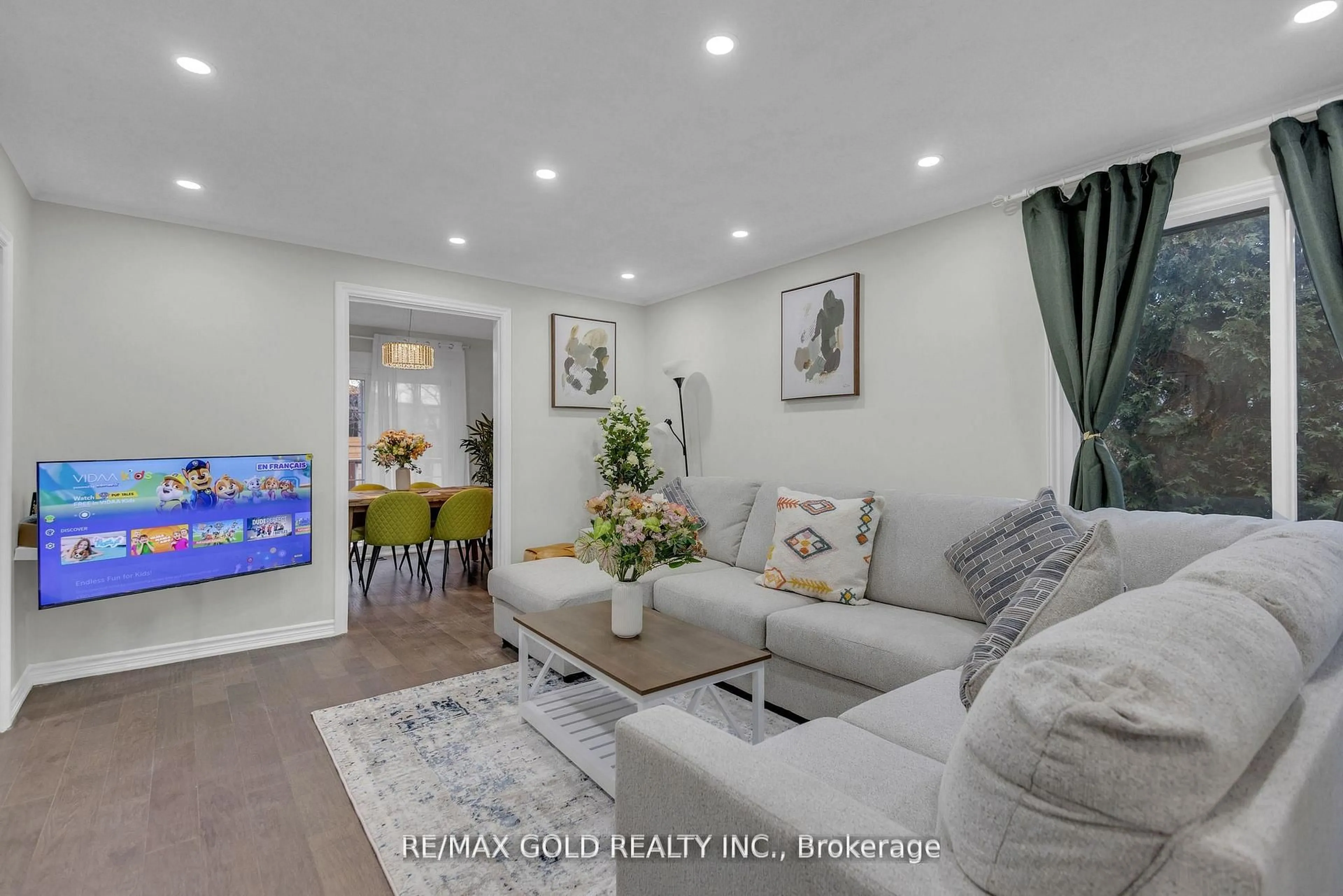Living room with furniture, wood/laminate floor for 462 Samford Pl, Oakville Ontario L6L 4E8
