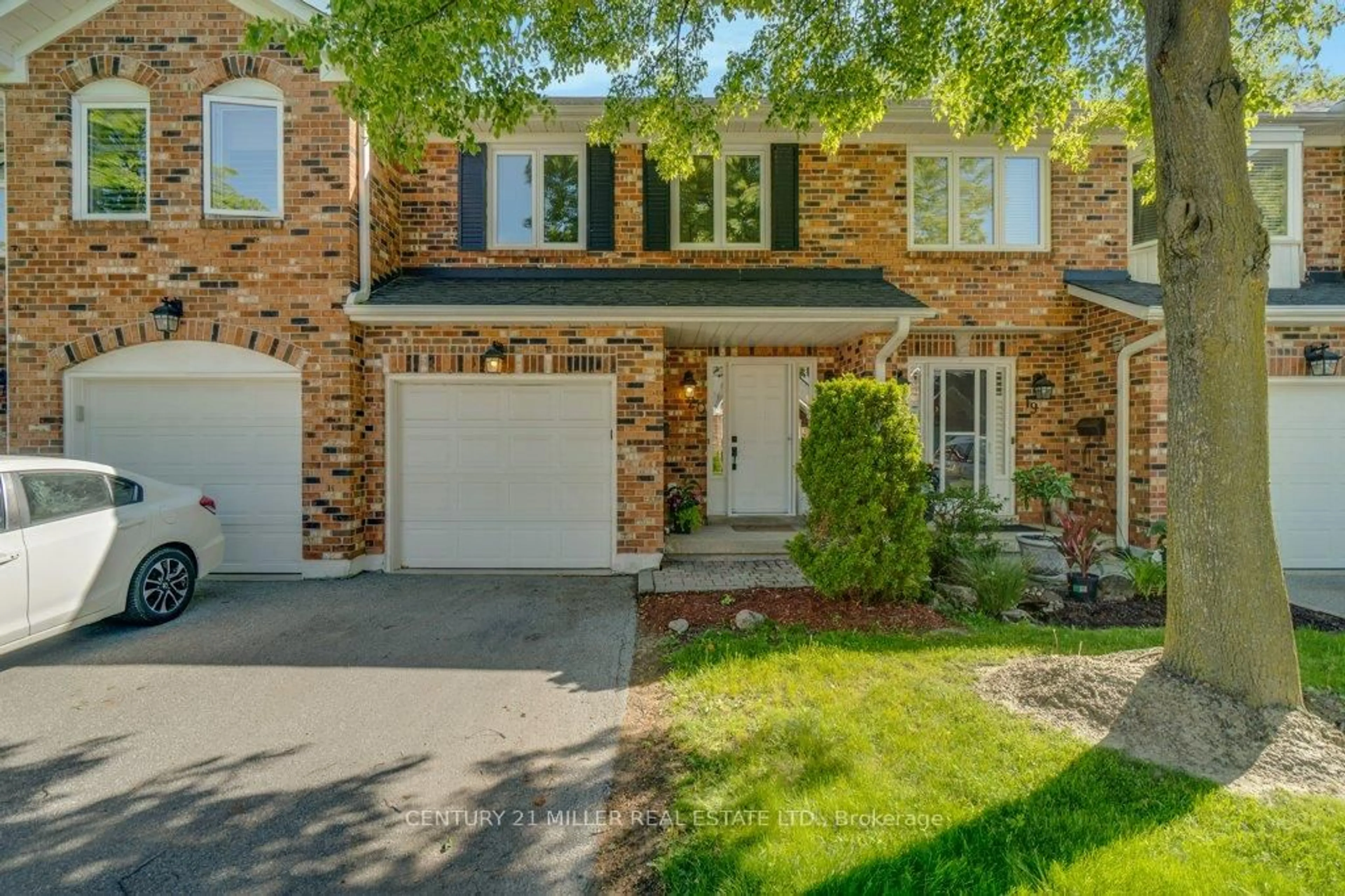 Home with brick exterior material, street for 2230 Walkers Line #20, Burlington Ontario L7M 3Y8