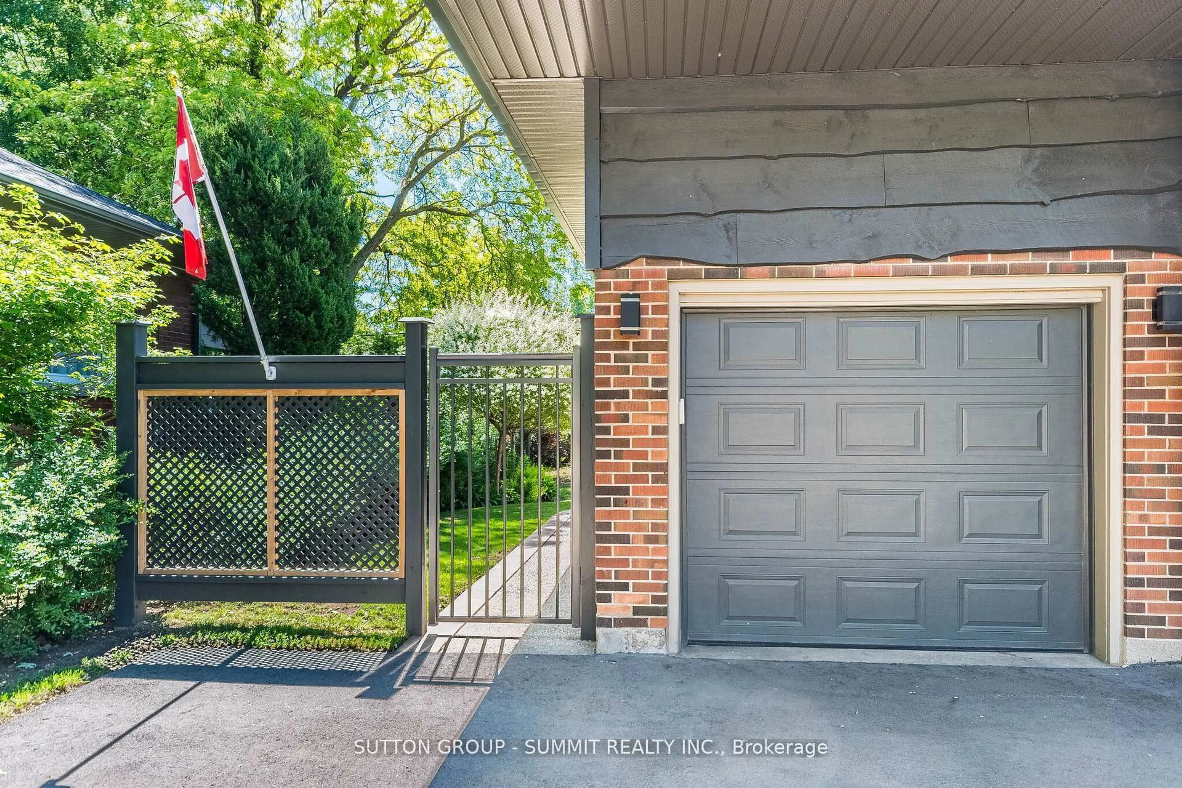 Unknown for 2084 EDINBURGH Dr, Burlington Ontario L7R 2C9