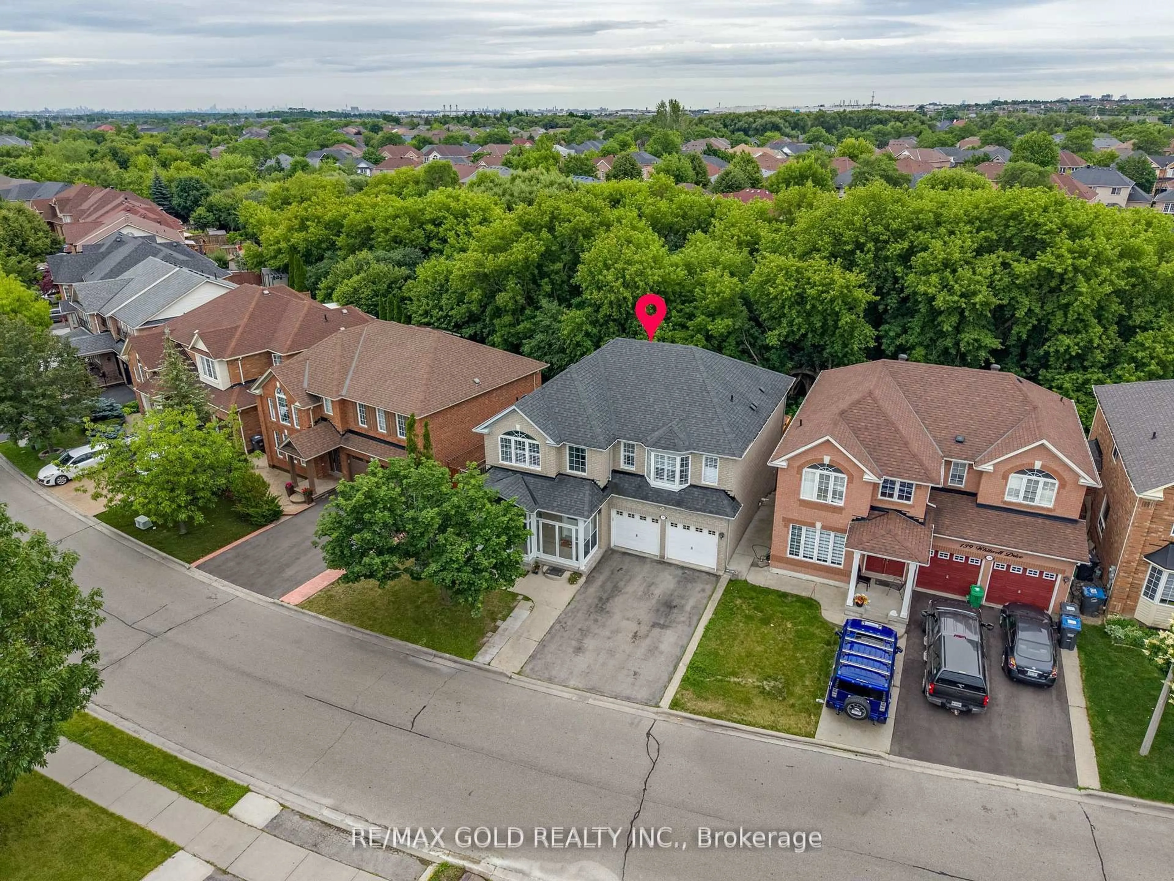 A pic from outside/outdoor area/front of a property/back of a property/a pic from drone, street for 141 Whitwell Dr, Brampton Ontario L6P 1L2