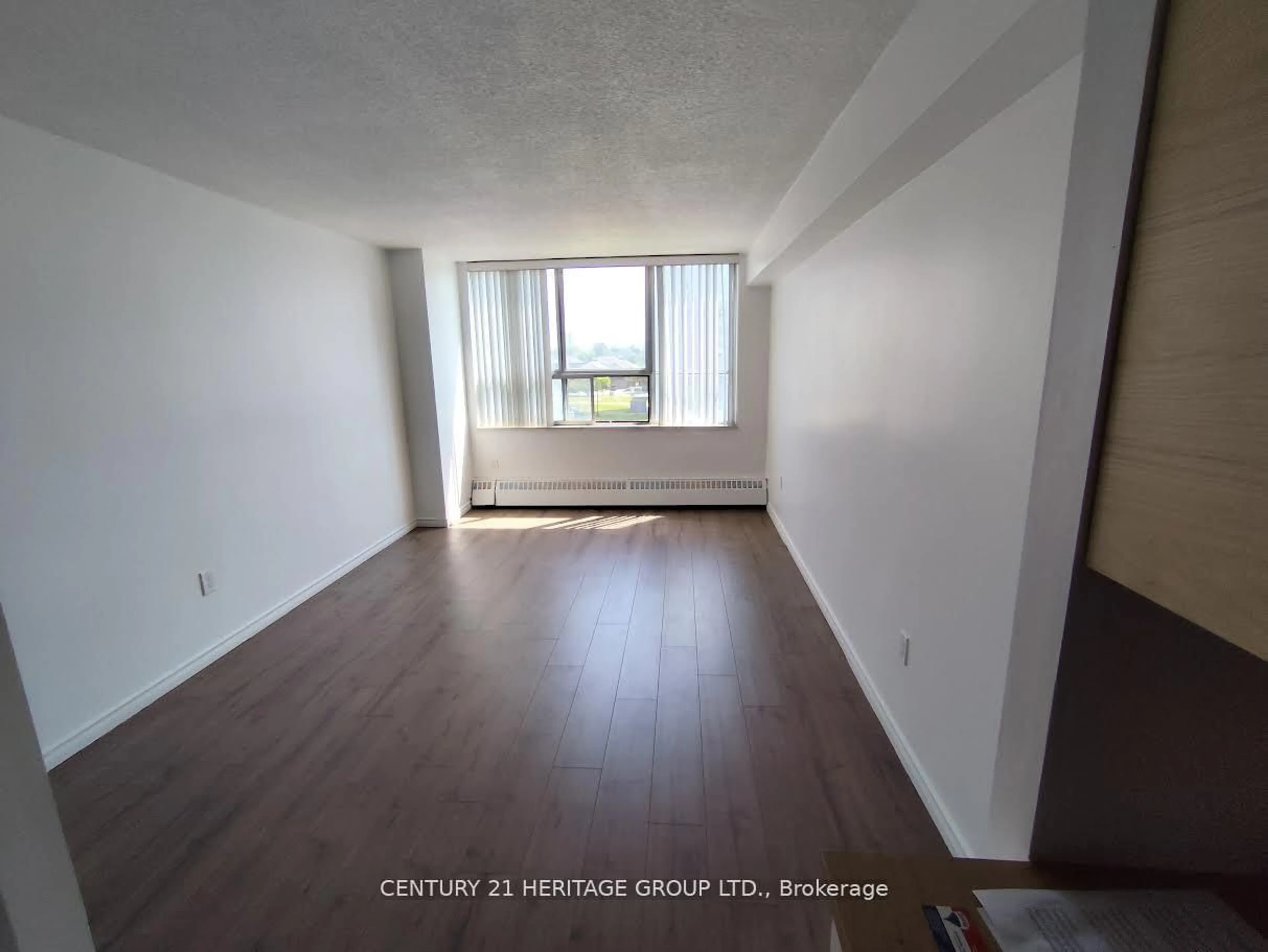 A pic of a room for 100 Lotherton Ptwy #612, Toronto Ontario M6B 2G8