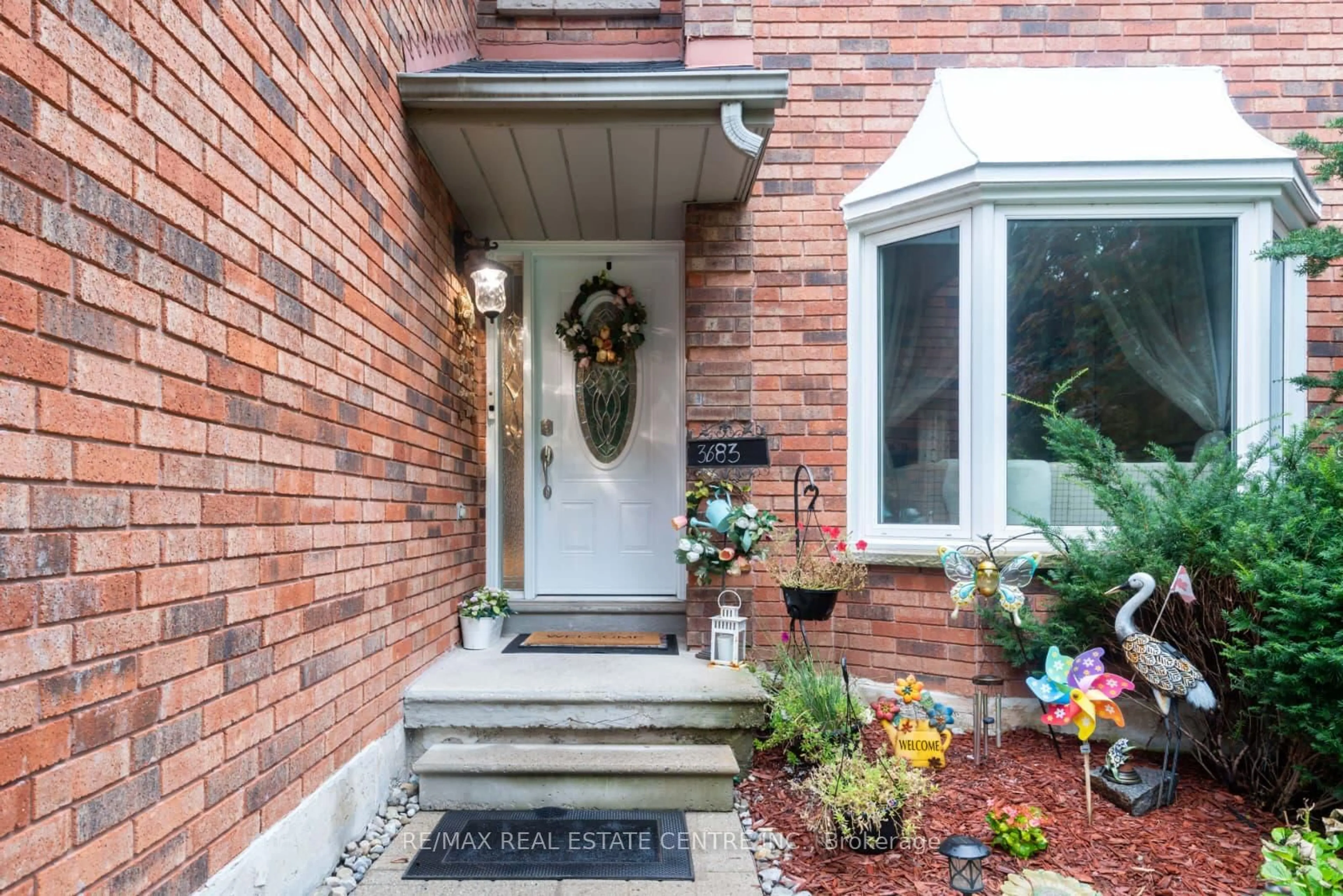 Home with brick exterior material, street for 3683 East Park Crt, Mississauga Ontario L5L 4V6
