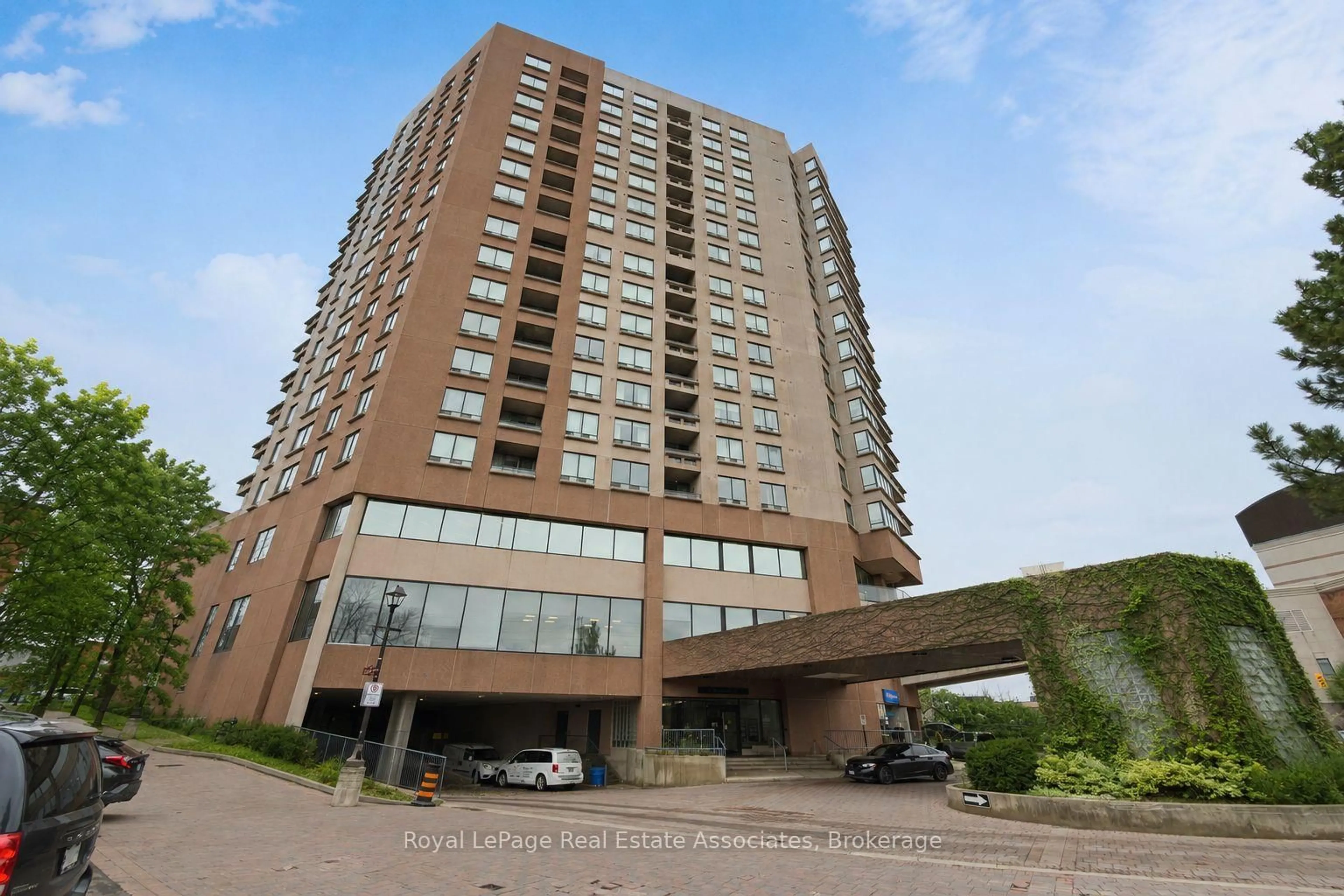 Indoor foyer for 1 Belvedere Crt #503, Brampton Ontario L6V 4M6