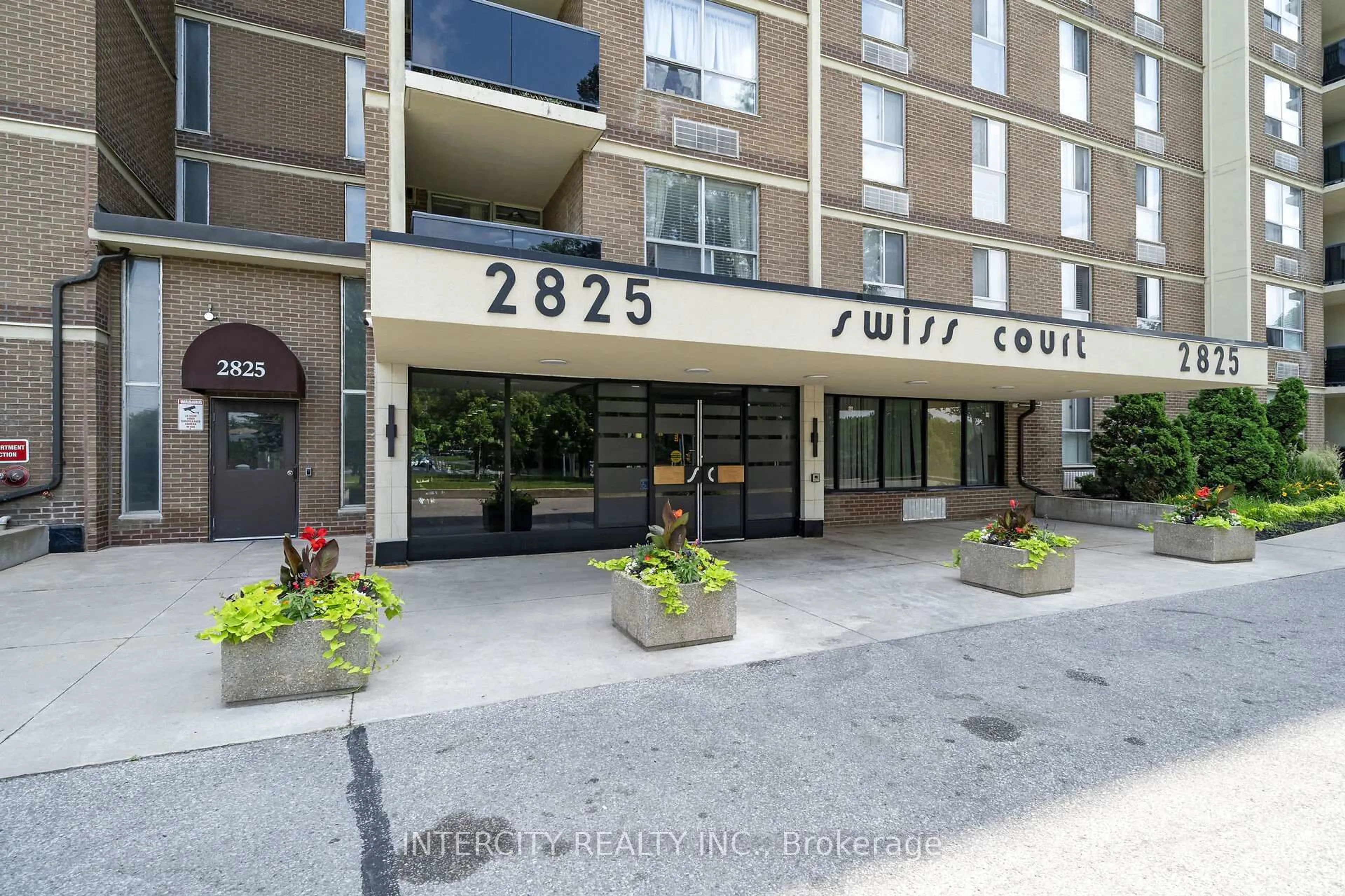 Indoor foyer for 2825 Islington Ave #302, Toronto Ontario M9L 2K1