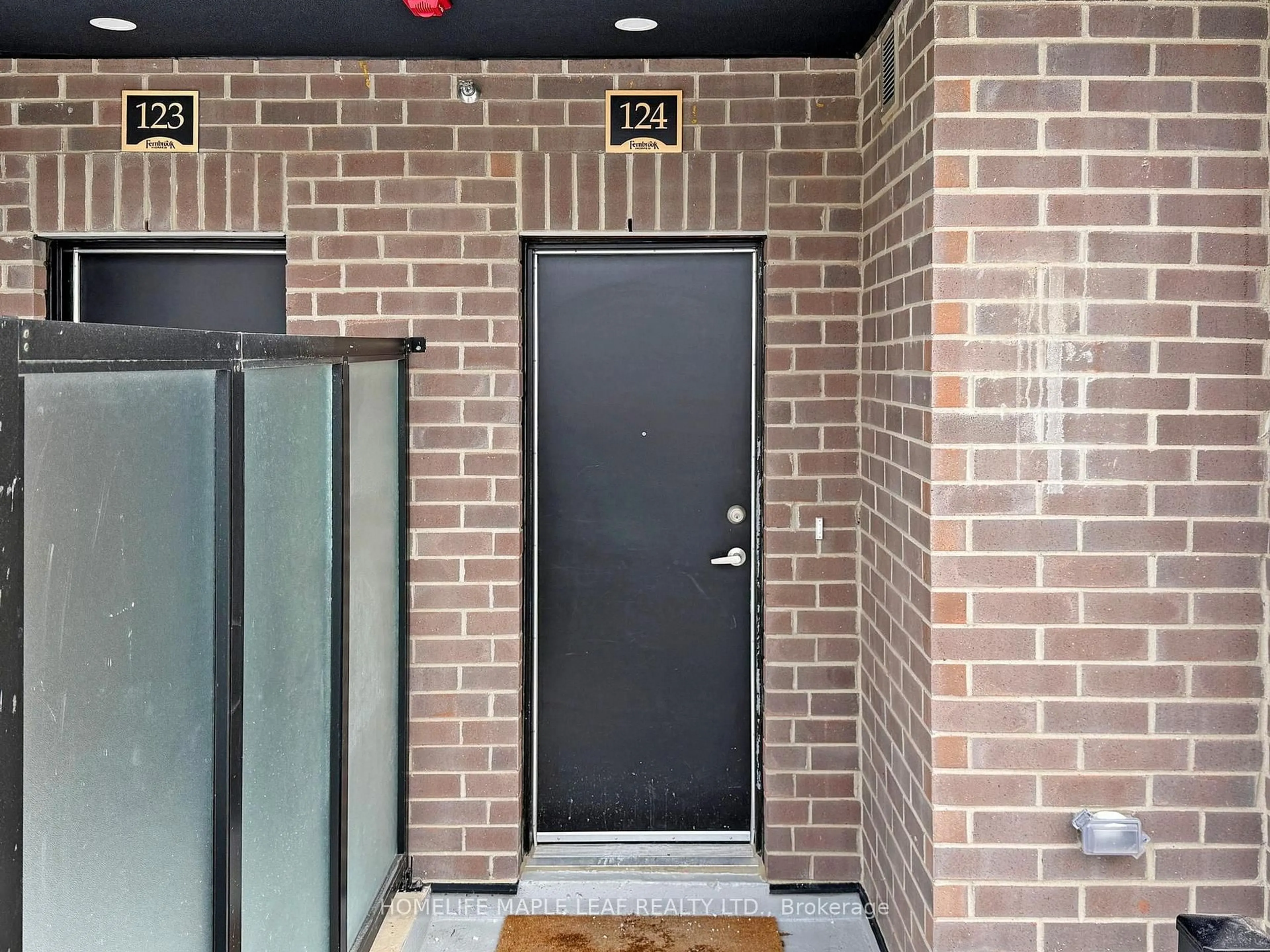 Indoor entryway for 1569 Rose Way #124, Milton Ontario L9E 1N4