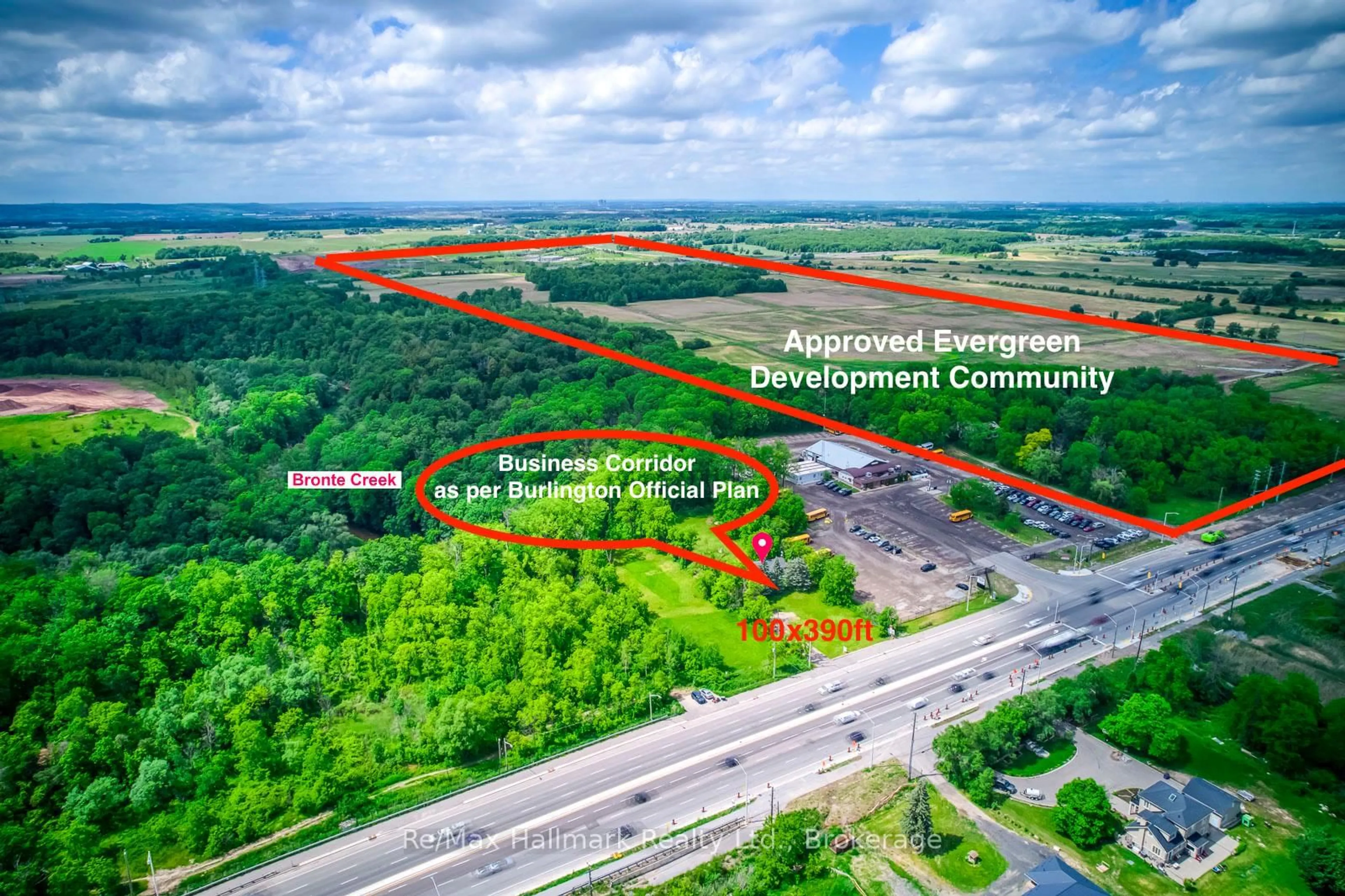 A pic from outside/outdoor area/front of a property/back of a property/a pic from drone, unknown for 5371 Dundas St, Burlington Ontario L7R 3X4