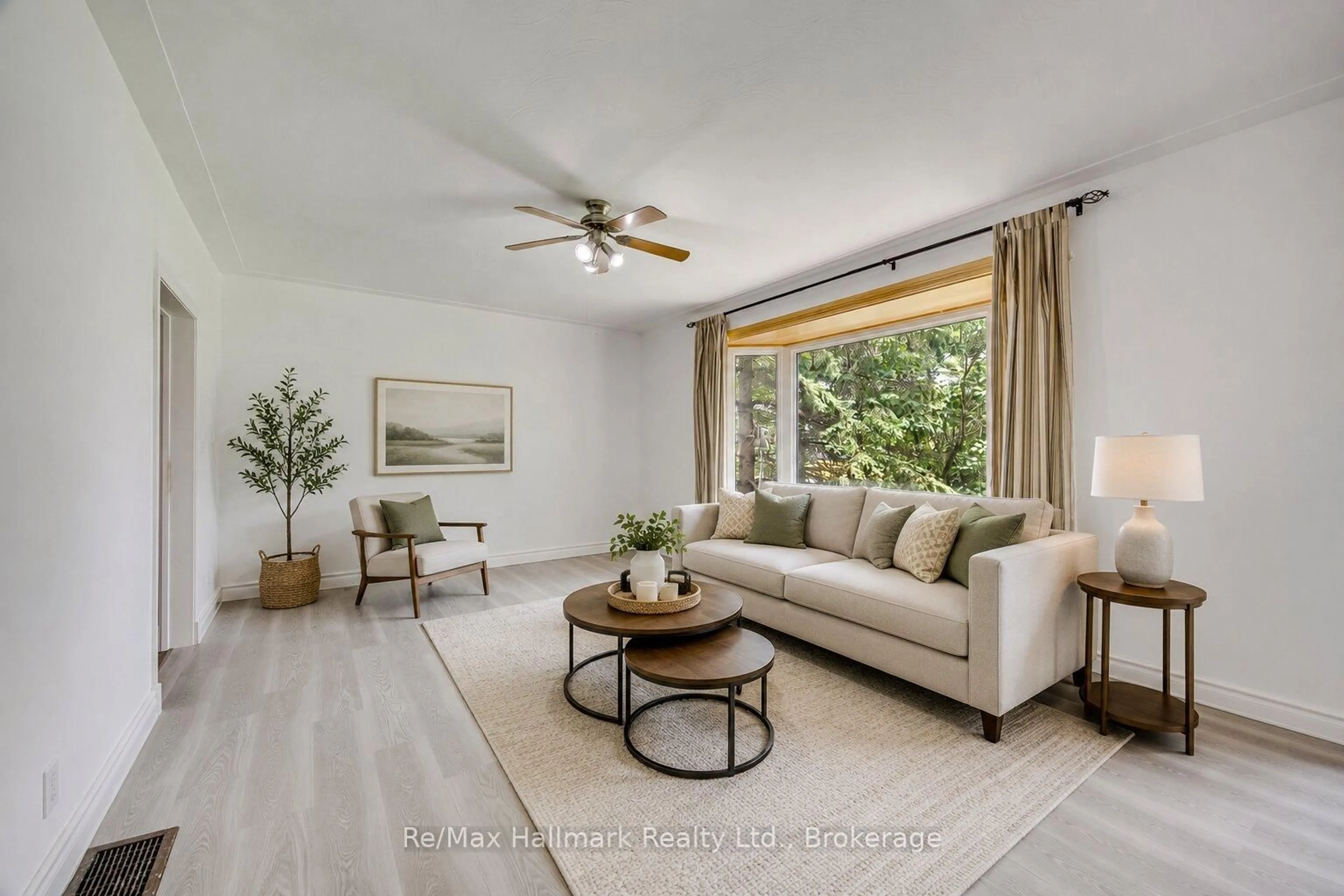 Living room with furniture, ceramic/tile floor for 5371 Dundas St, Burlington Ontario L7R 3X4