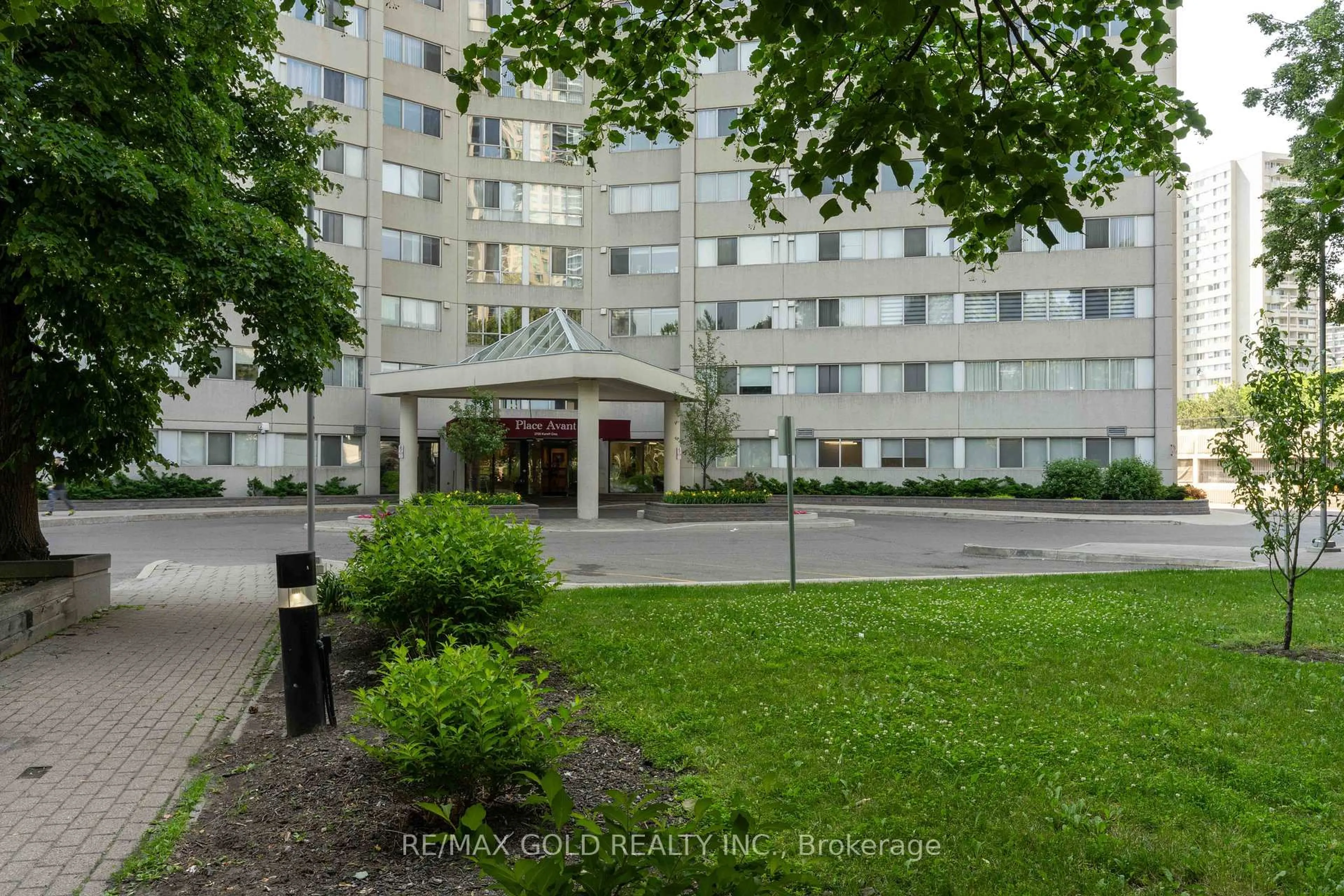 Indoor foyer for 3700 Kaneff Cres #2101, Mississauga Ontario L5A 4B8
