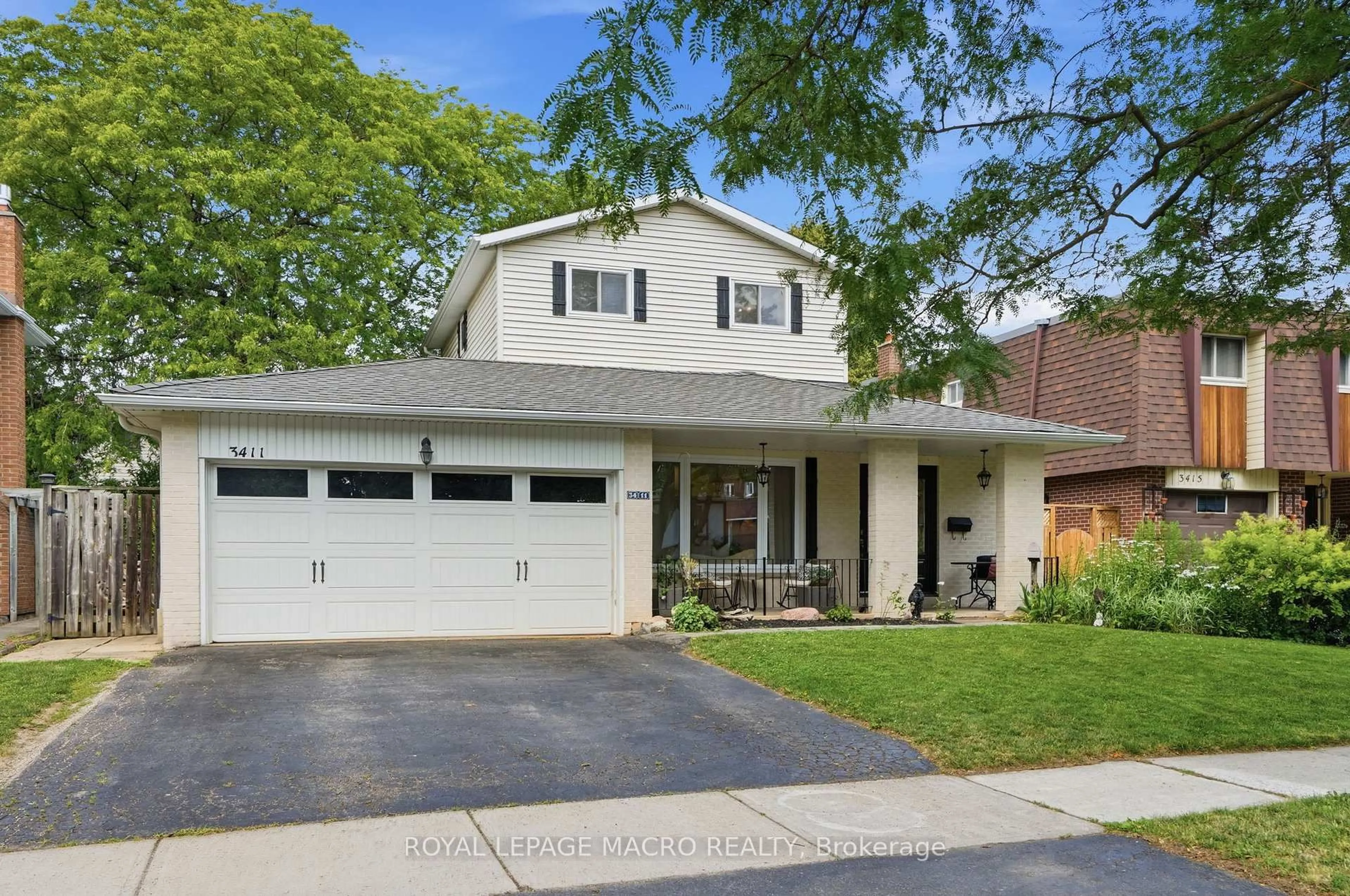 Home with vinyl exterior material, street for 3411 Lansdown Dr, Burlington Ontario L7M 1S5