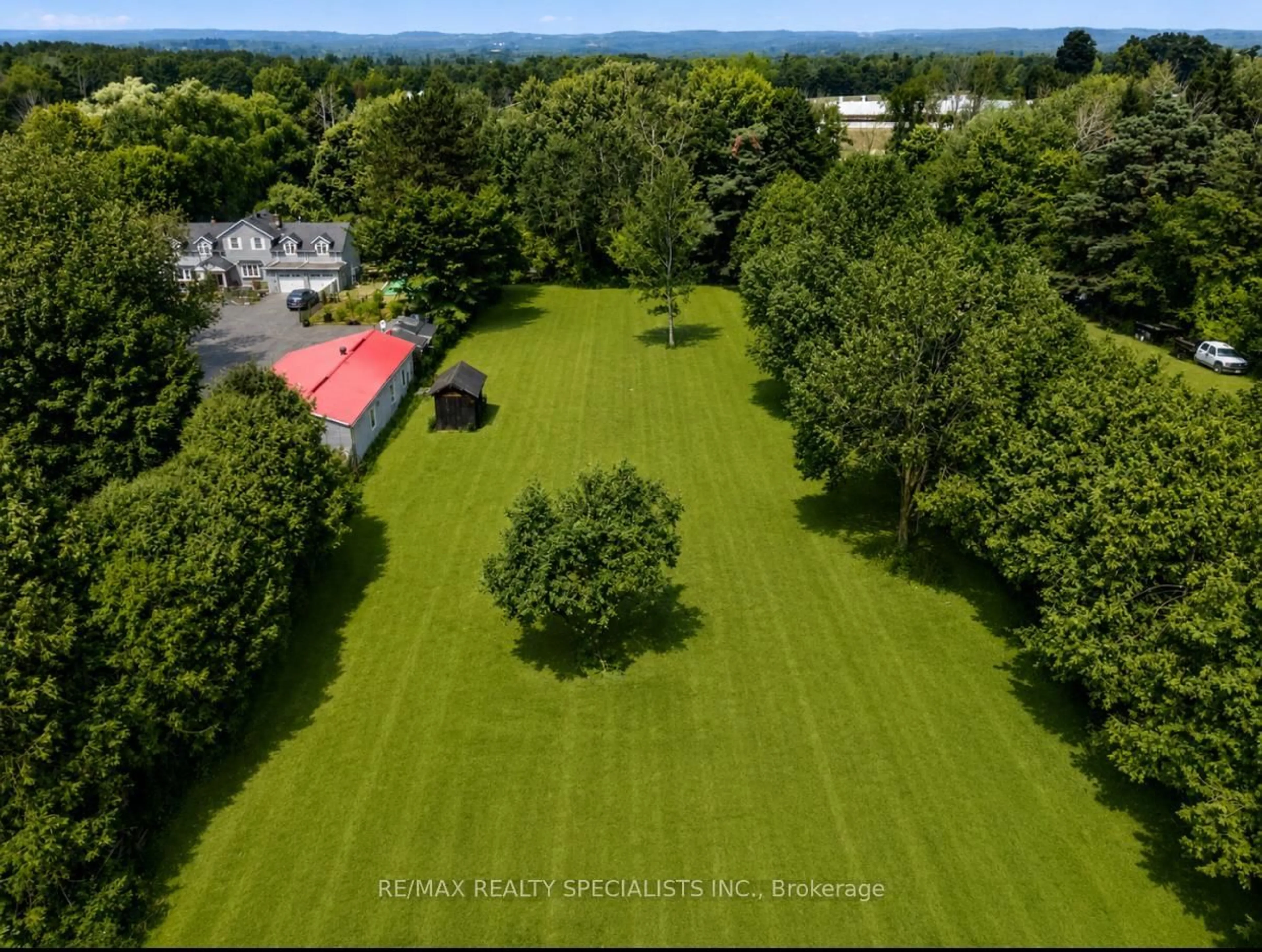 A pic from outside/outdoor area/front of a property/back of a property/a pic from drone, unknown for 4886 Olde Base Line Rd, Caledon Ontario L7C 0J9