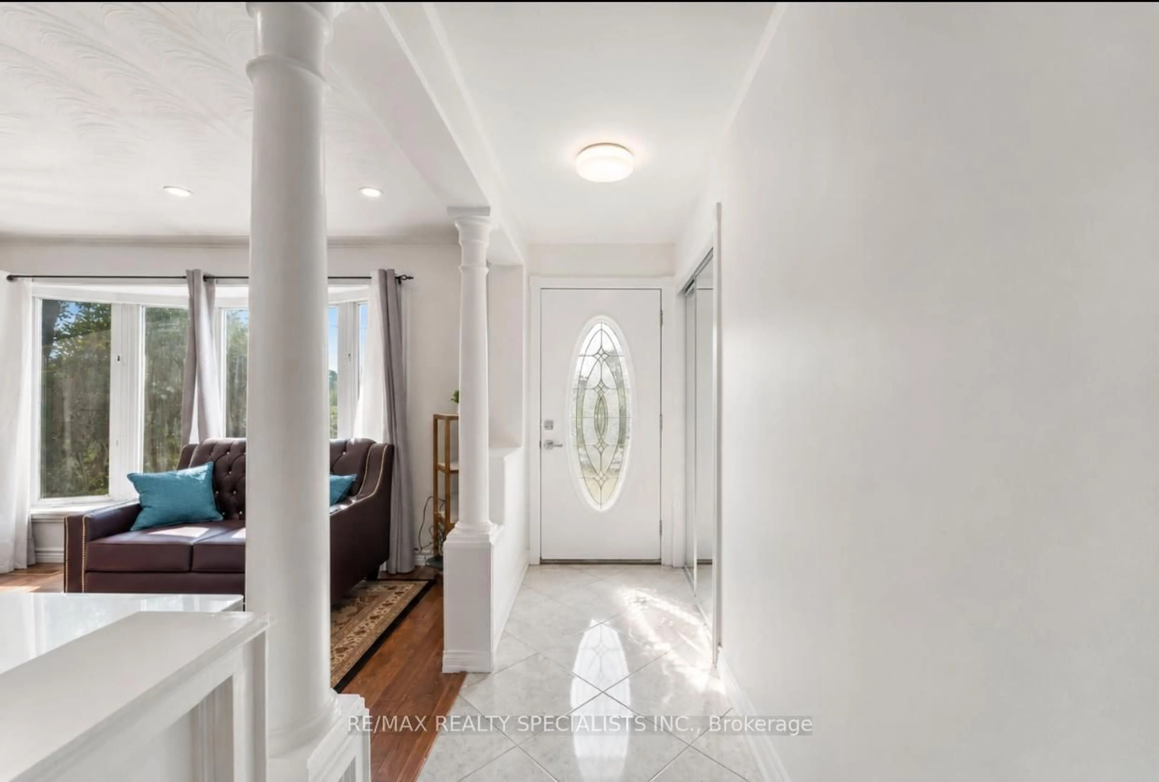 Indoor entryway for 4886 Olde Base Line Rd, Caledon Ontario L7C 0J9
