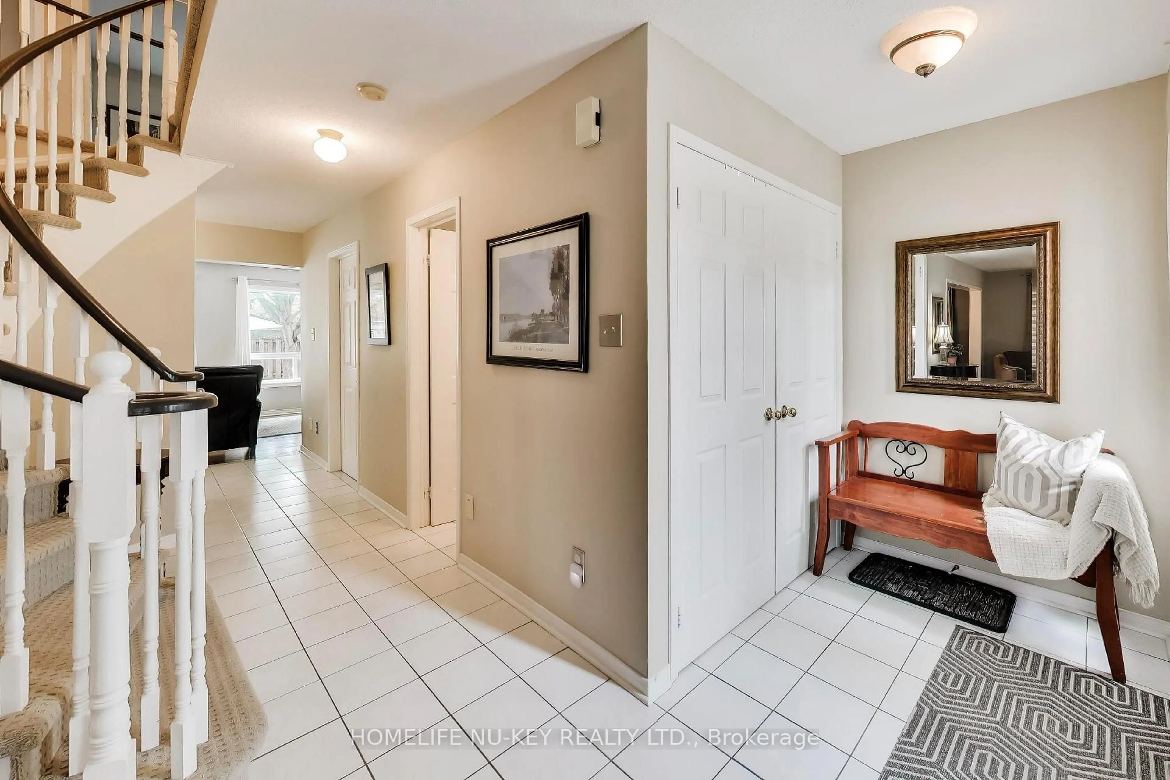 Indoor entryway for 27 Lauchlin Cres, Halton Hills Ontario L7G 5R1