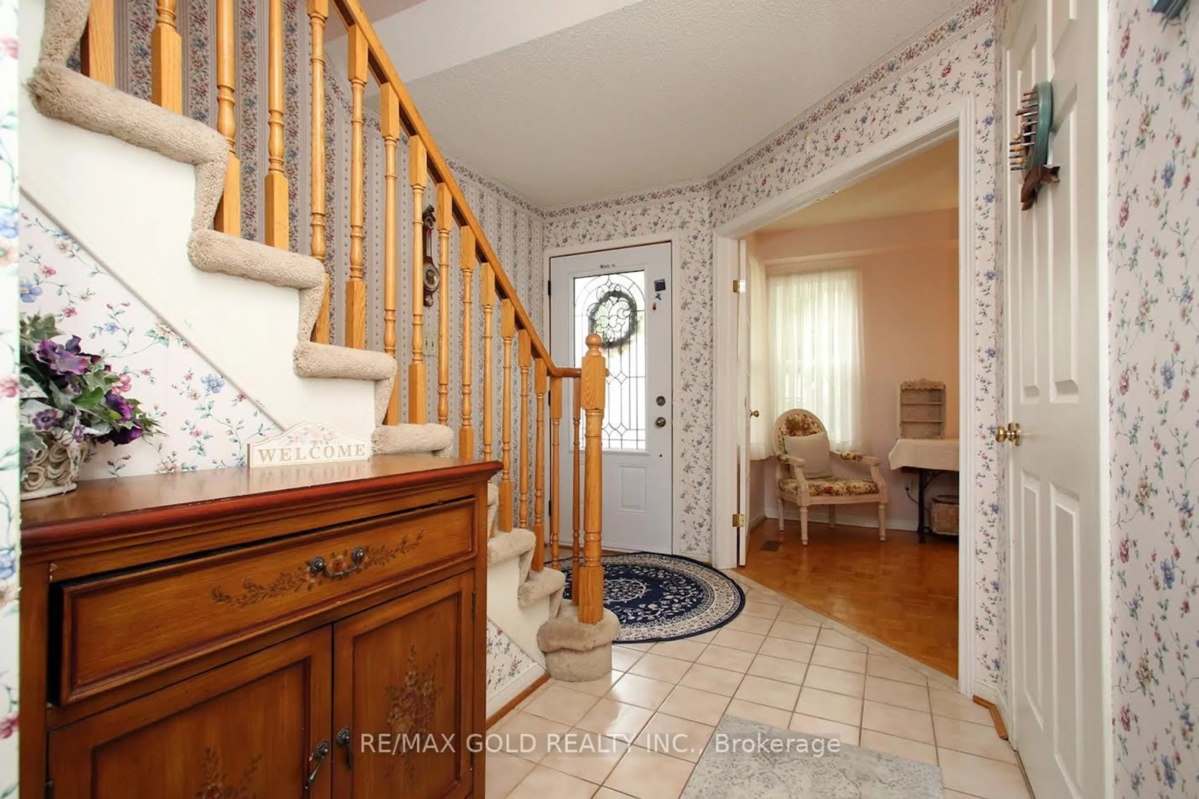 Indoor entryway for 65 Cheviot Cres, Brampton Ontario L6Z 4G9