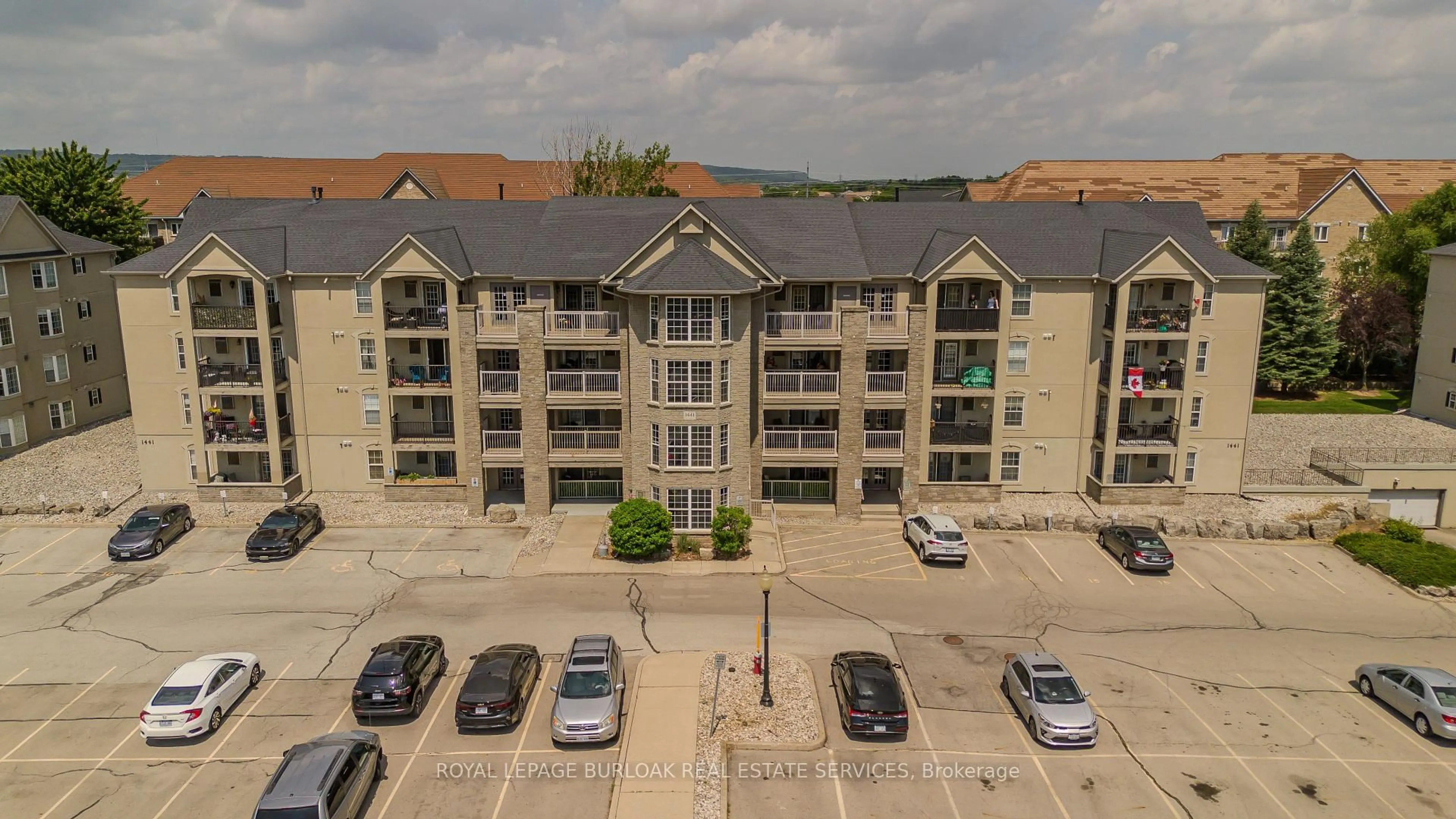 A pic from outside/outdoor area/front of a property/back of a property/a pic from drone, building for 1441 Walker's Line #306, Burlington Ontario L7M 4P2