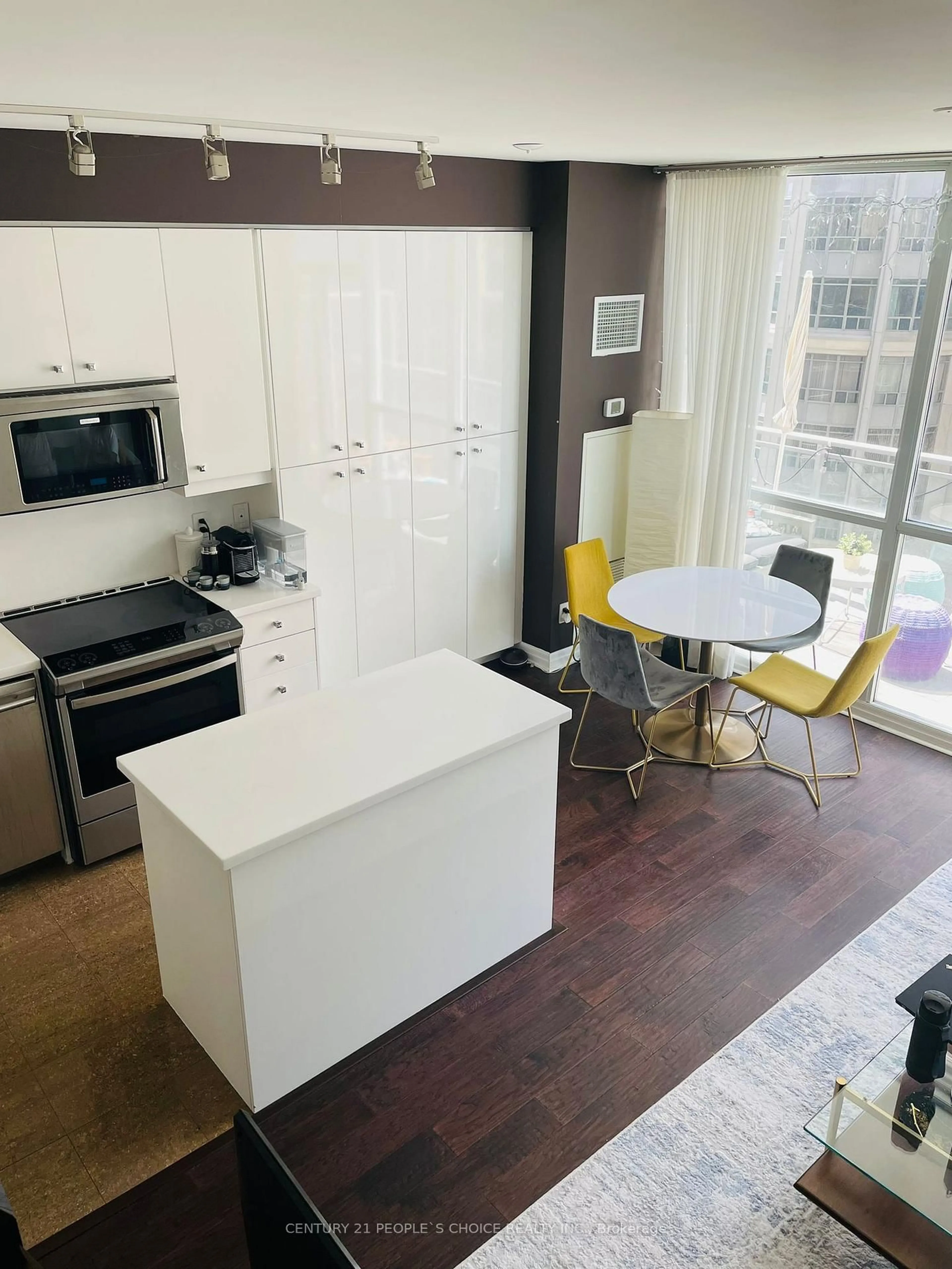 Open concept kitchen, unknown for 225 Webb Dr #703, Mississauga Ontario L5B 4P2