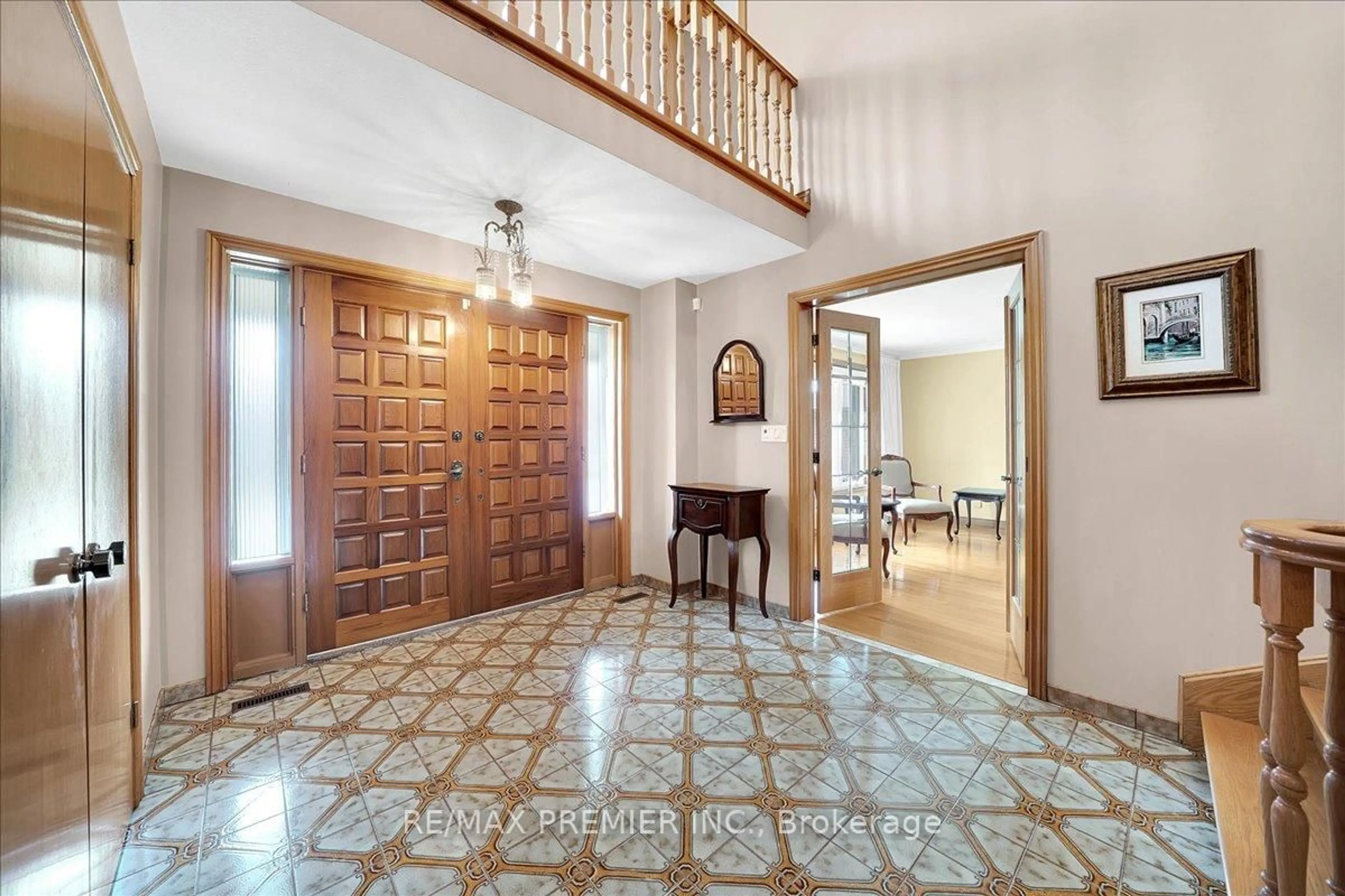 Indoor foyer for 100 Hallsport Cres, Toronto Ontario M3M 2K6