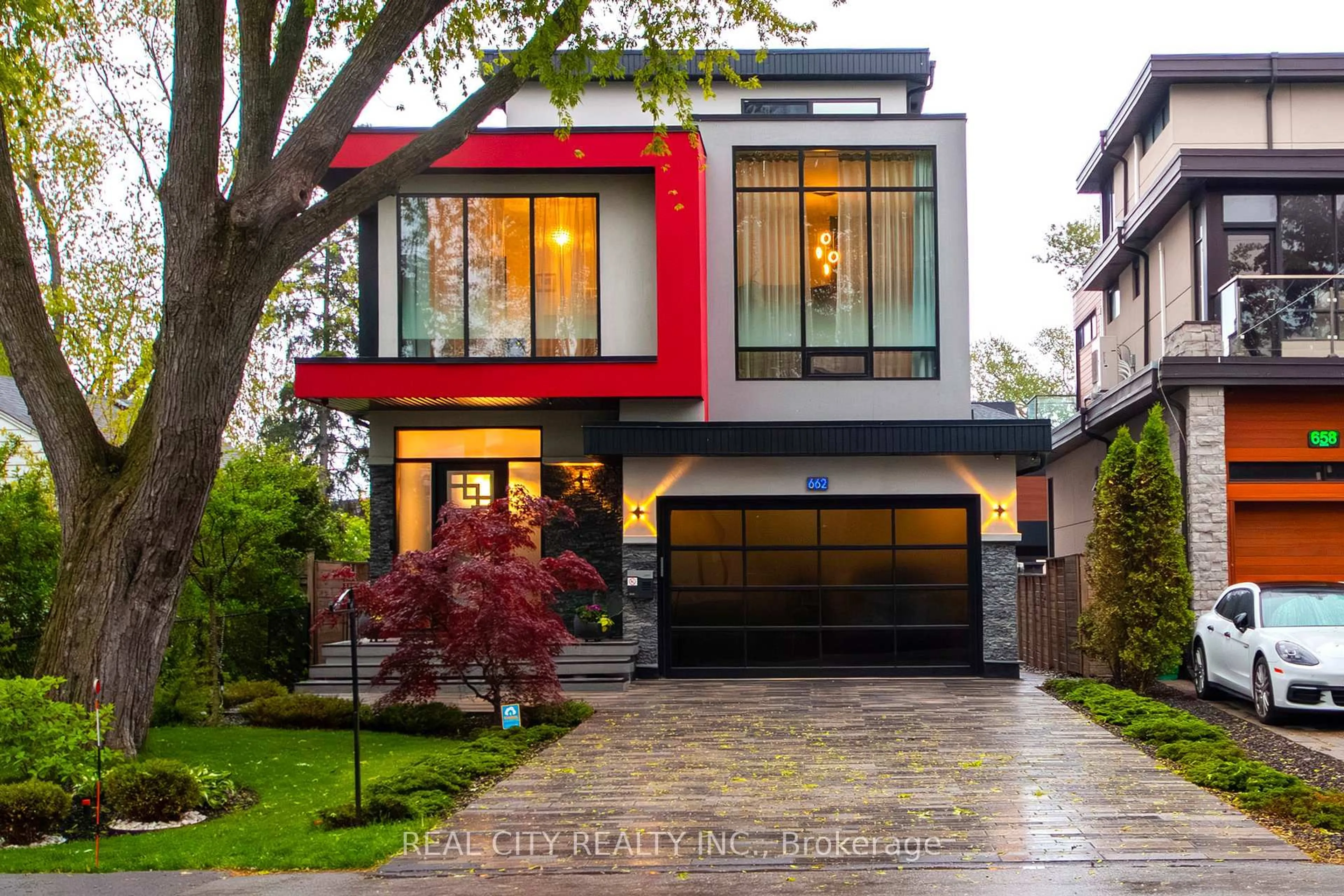 Home with brick exterior material, street for 662 Byngmount Ave, Mississauga Ontario L5G 1R4