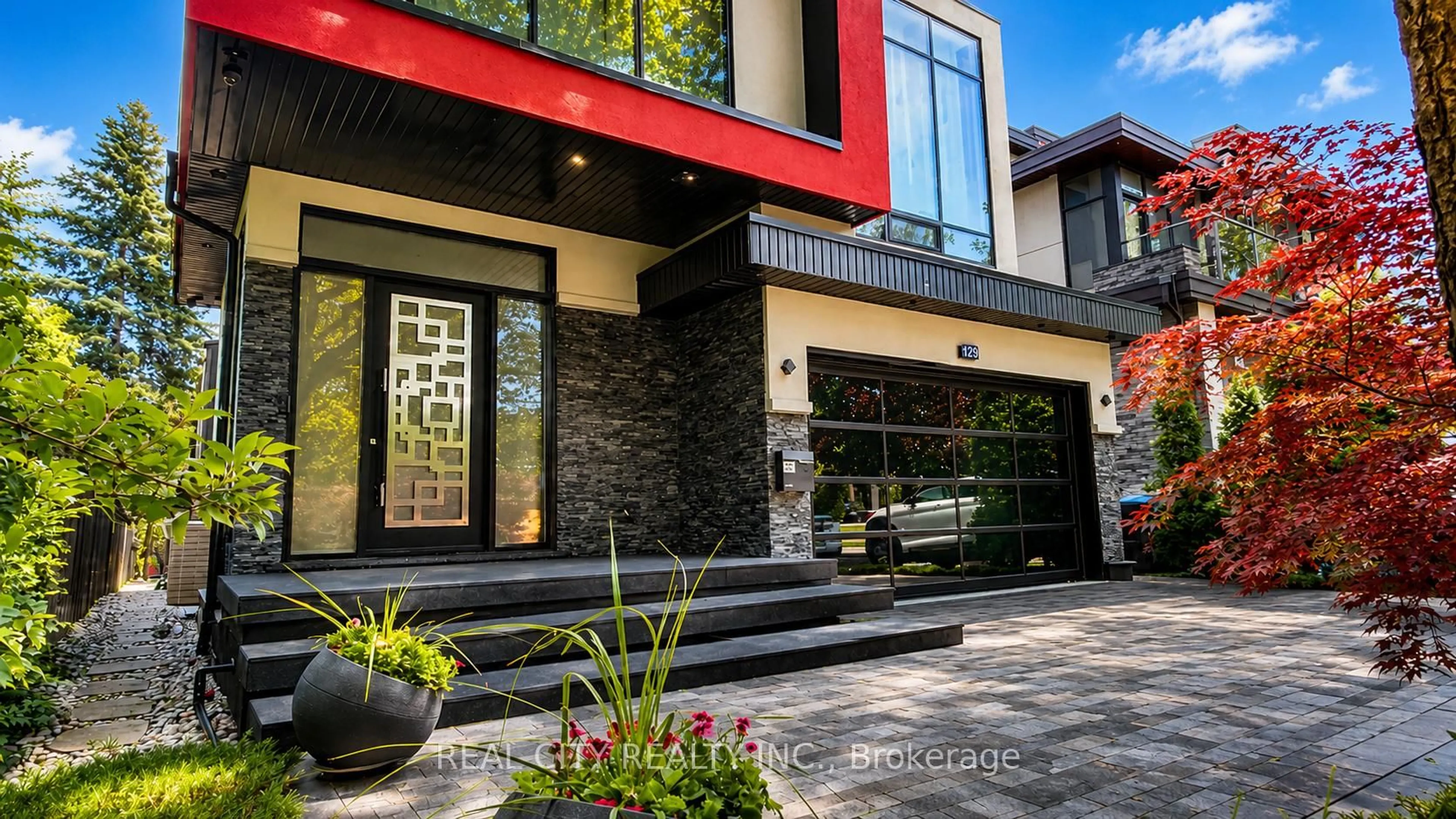 Home with brick exterior material, street for 662 Byngmount Ave, Mississauga Ontario L5G 1R4