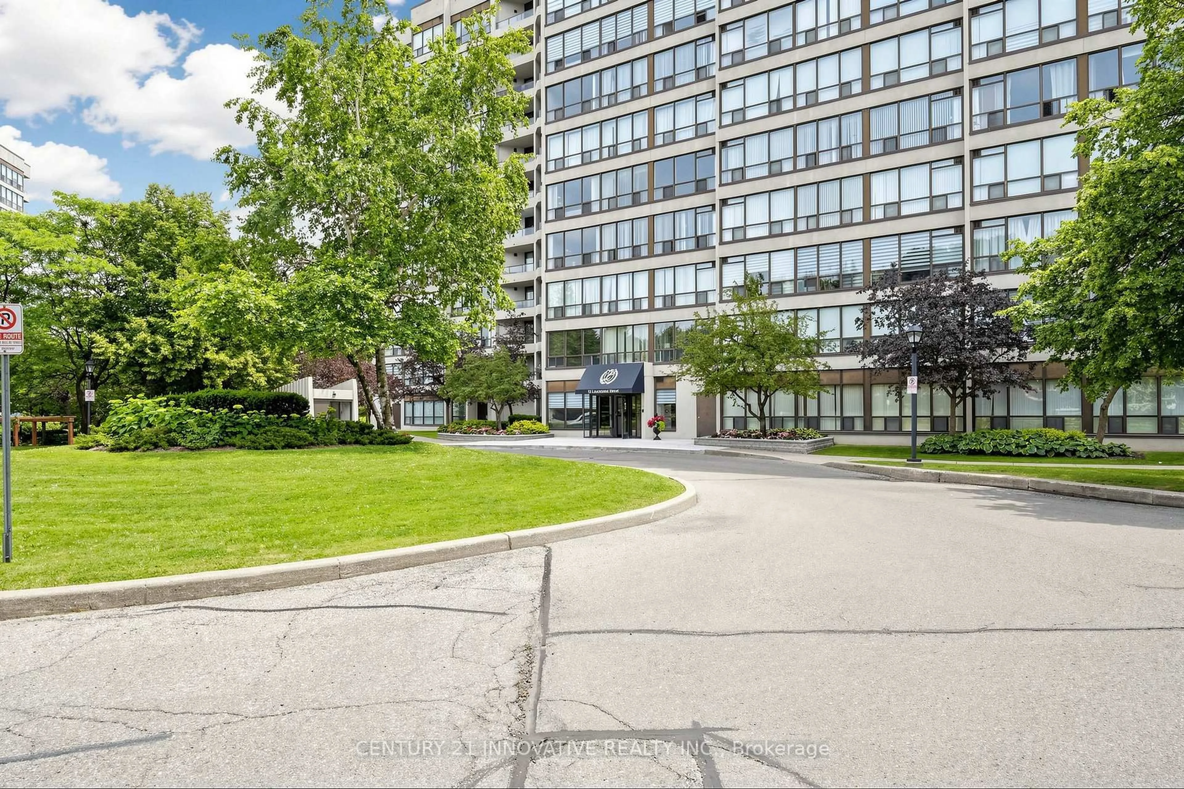 Patio, street for 12 Laurelcrest St #912, Brampton Ontario L6S 5Y4