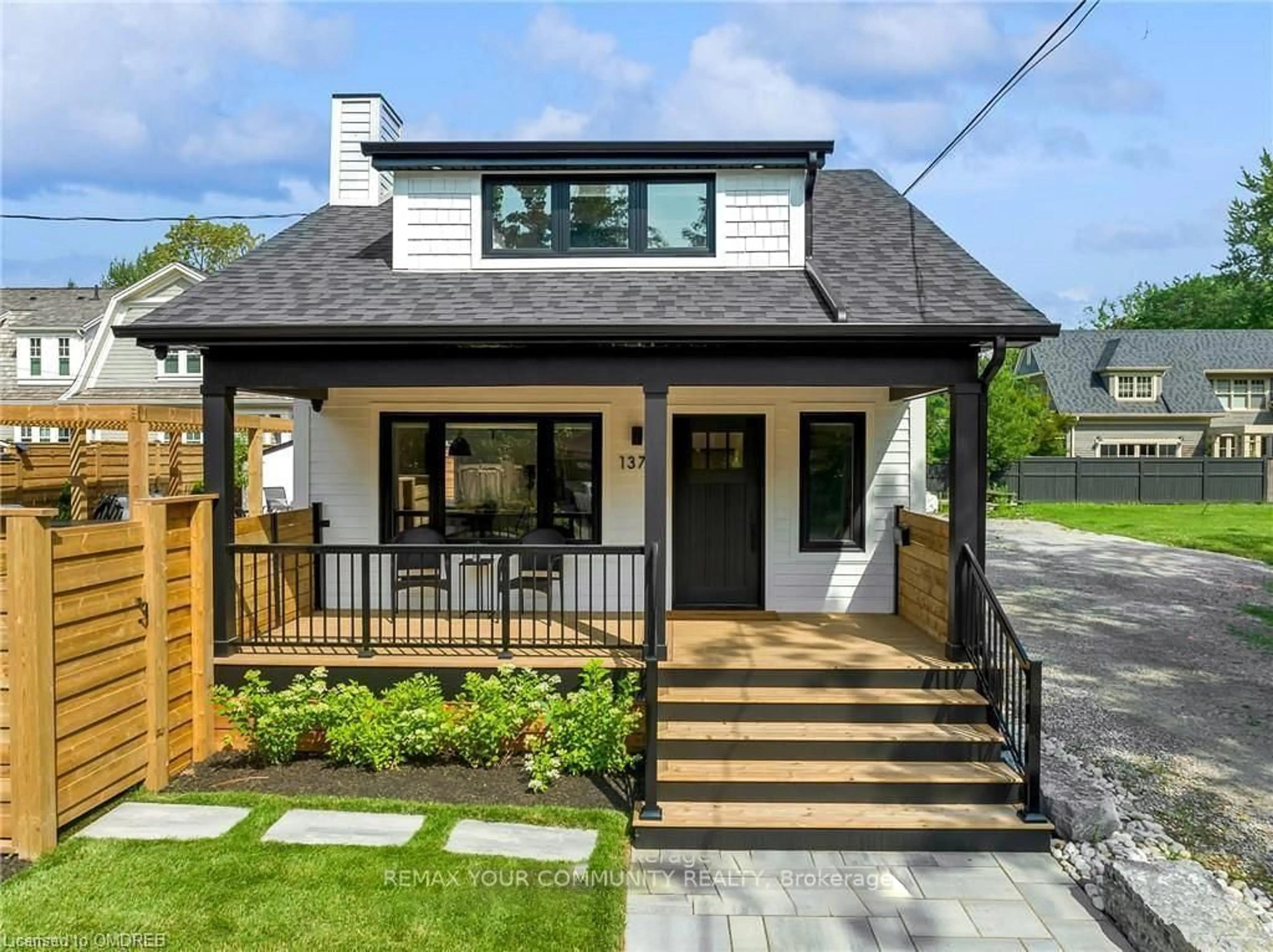 Home with brick exterior material, street for 1379 CAROLINE St, Burlington Ontario L7S 1H5