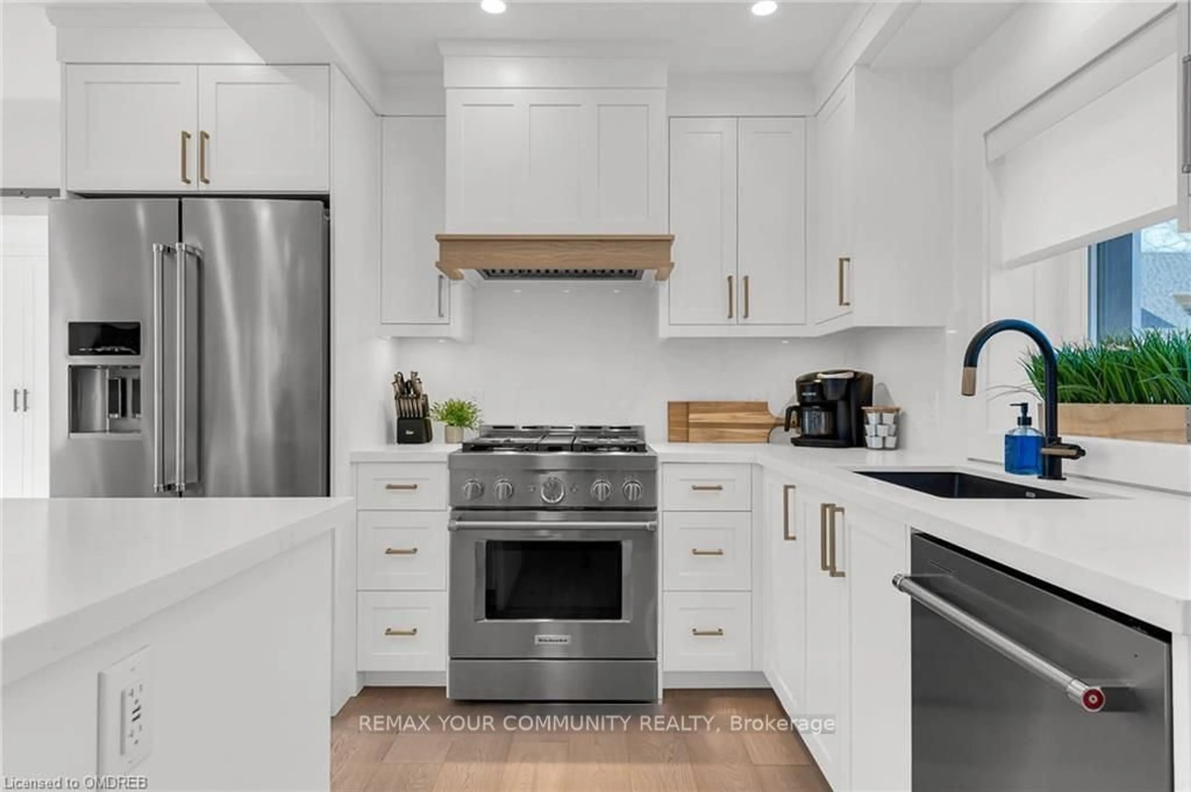 Contemporary kitchen, ceramic/tile floor for 1379 CAROLINE St, Burlington Ontario L7S 1H5