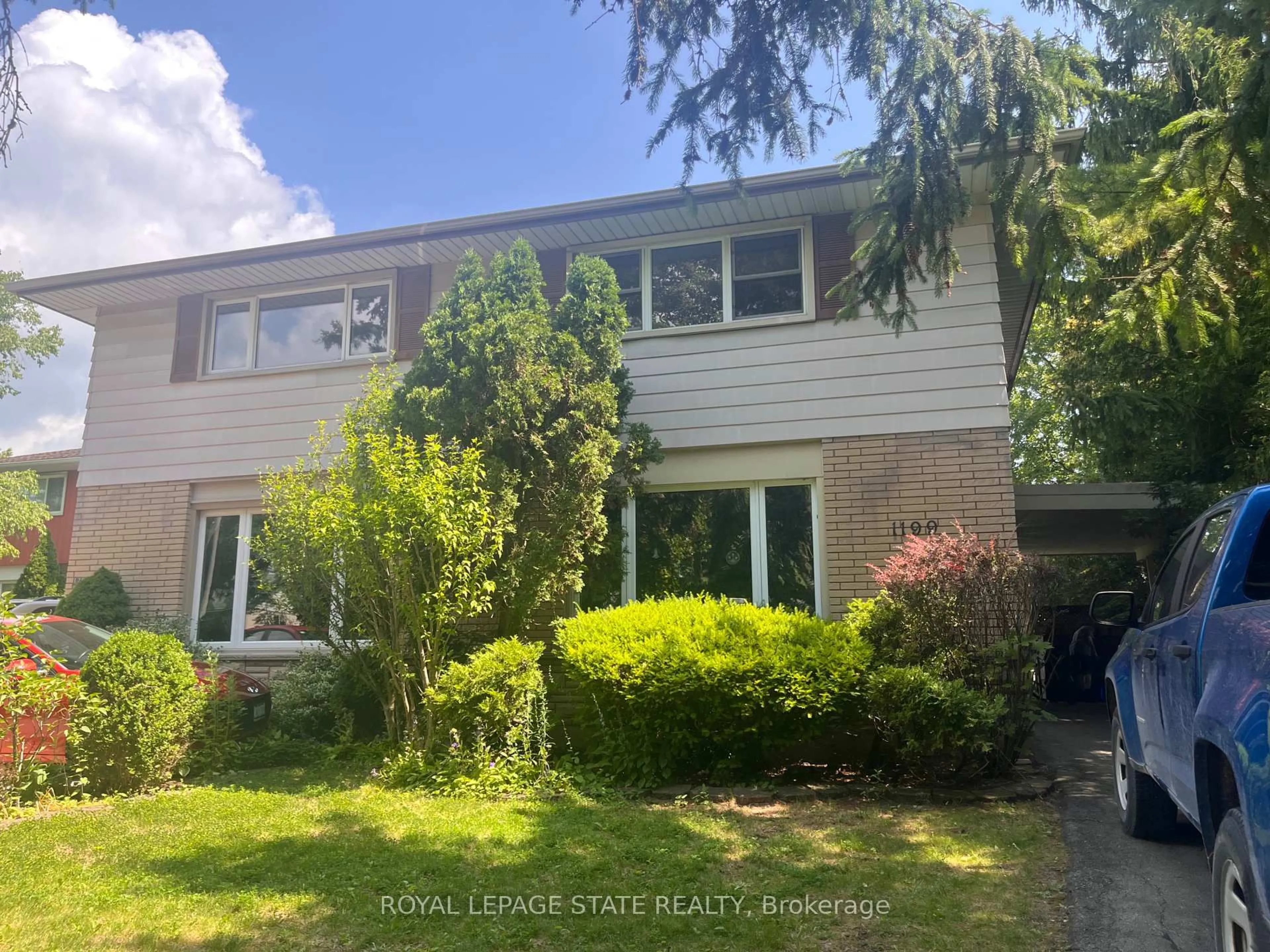A pic from outside/outdoor area/front of a property/back of a property/a pic from drone, street for 1199 Nottingham Ave, Burlington Ontario L7P 2R5